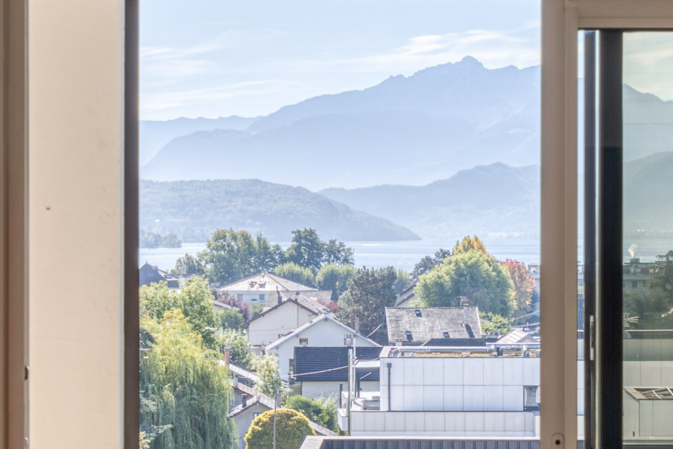  Annecy – Petit Port  Exceptional Top-Floor Apartment with Landscaped Terrace a… - 物件實景