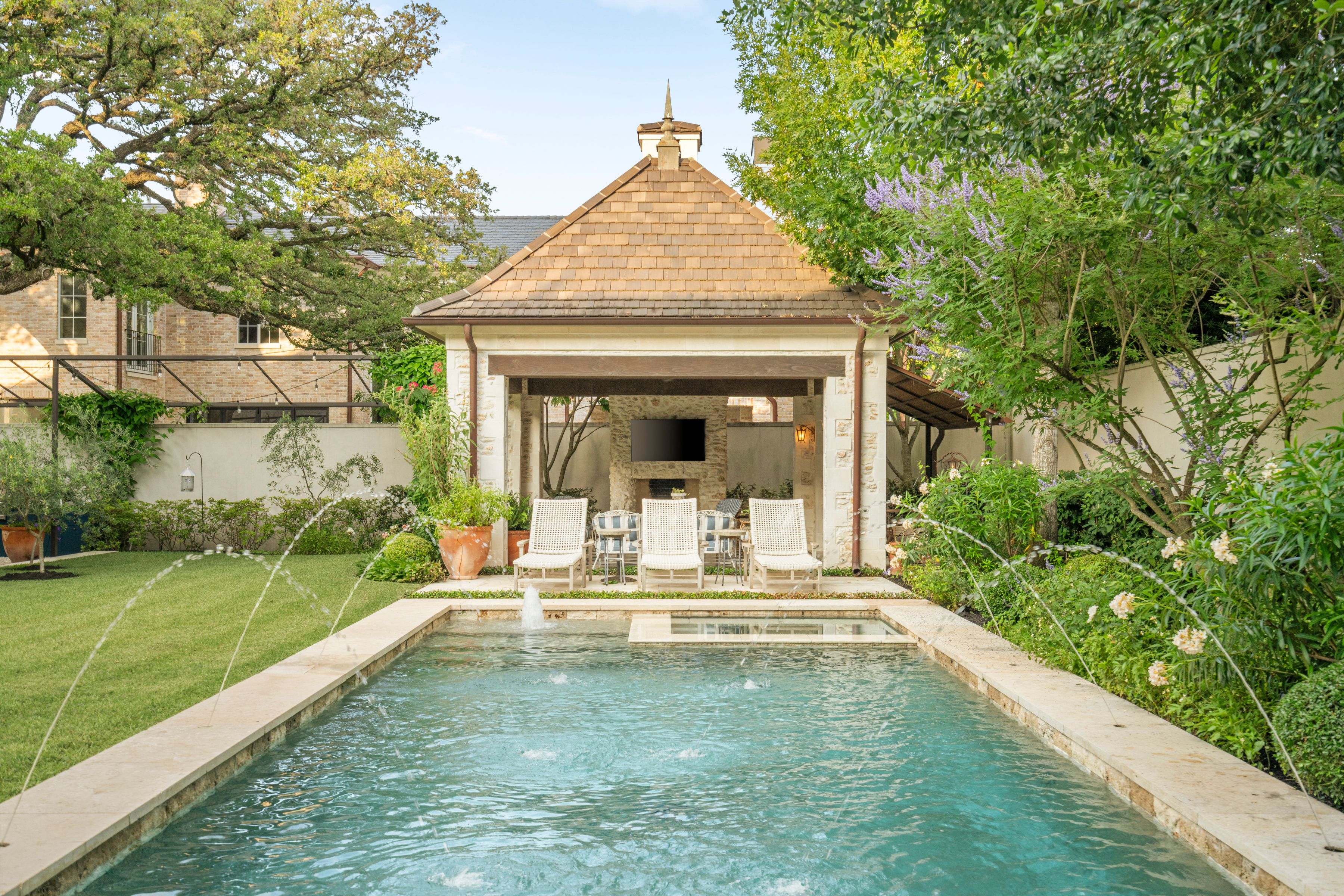  2535 Inwood Drive - 物件實景
