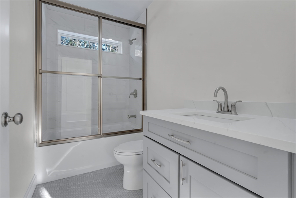 Rehoboth, Massachusetts, 02769, United States, 3 Bedrooms Bedrooms, ,4 BathroomsBathrooms,Residential,For Sale,2005285