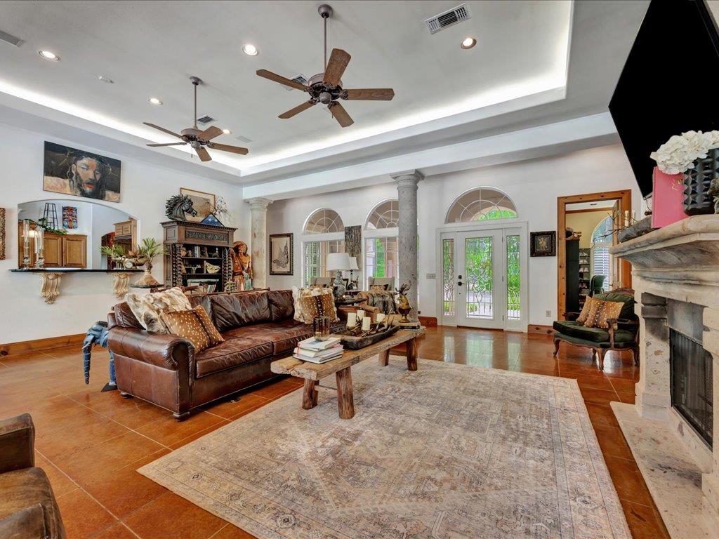 Lufkin, Texas, 75901, United States, 4 Bedrooms Bedrooms, ,5 BathroomsBathrooms,Residential,For Sale,1979665