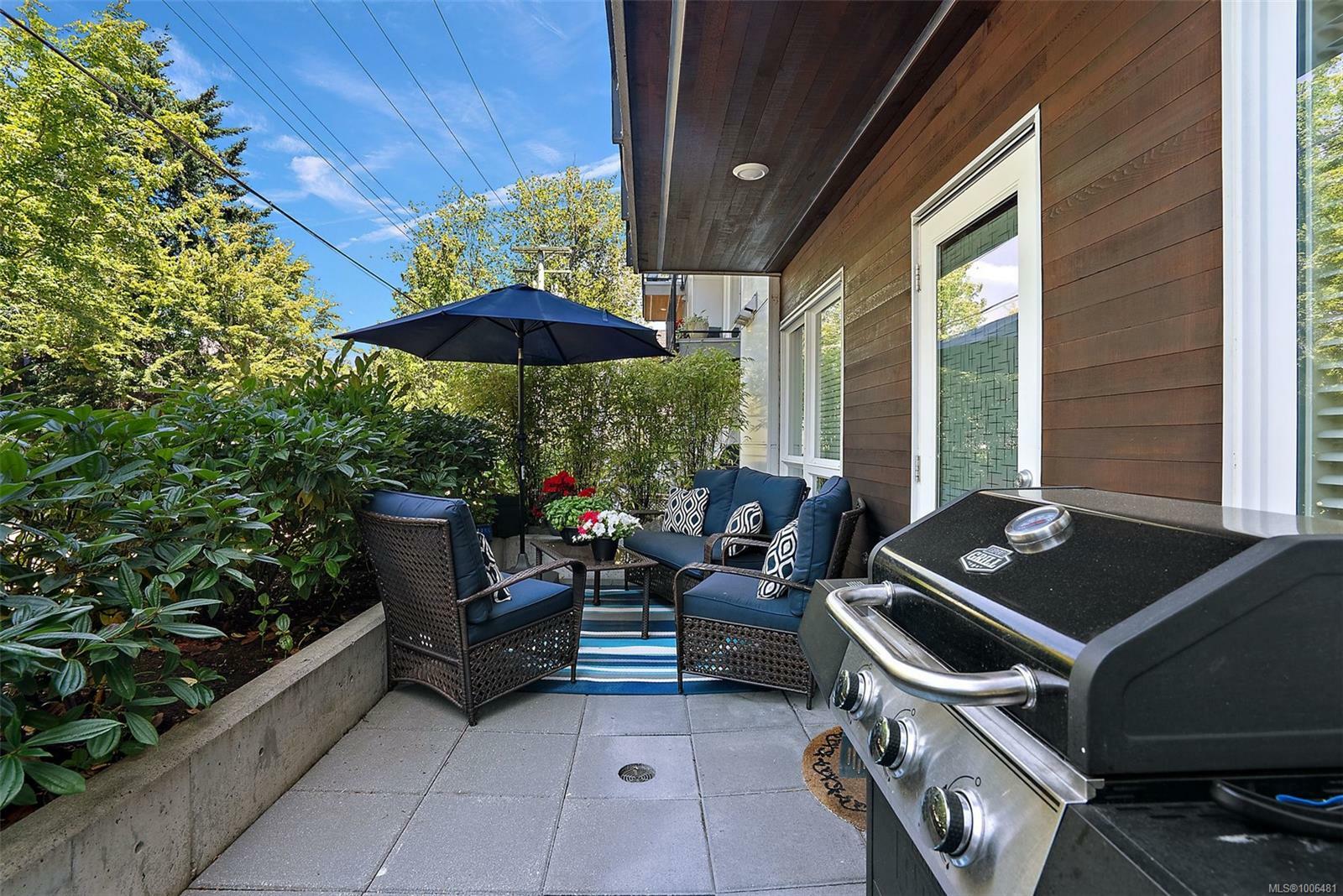 VICTORIA, British Columbia, V8V 1R5, CA, 2 Bedrooms Bedrooms, ,Residential,For Sale,1885284