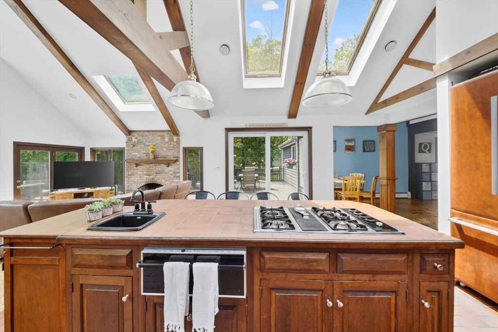 Groveland, Massachusetts, 01834, United States, 4 Bedrooms Bedrooms, ,4 BathroomsBathrooms,Residential,For Sale,2048598