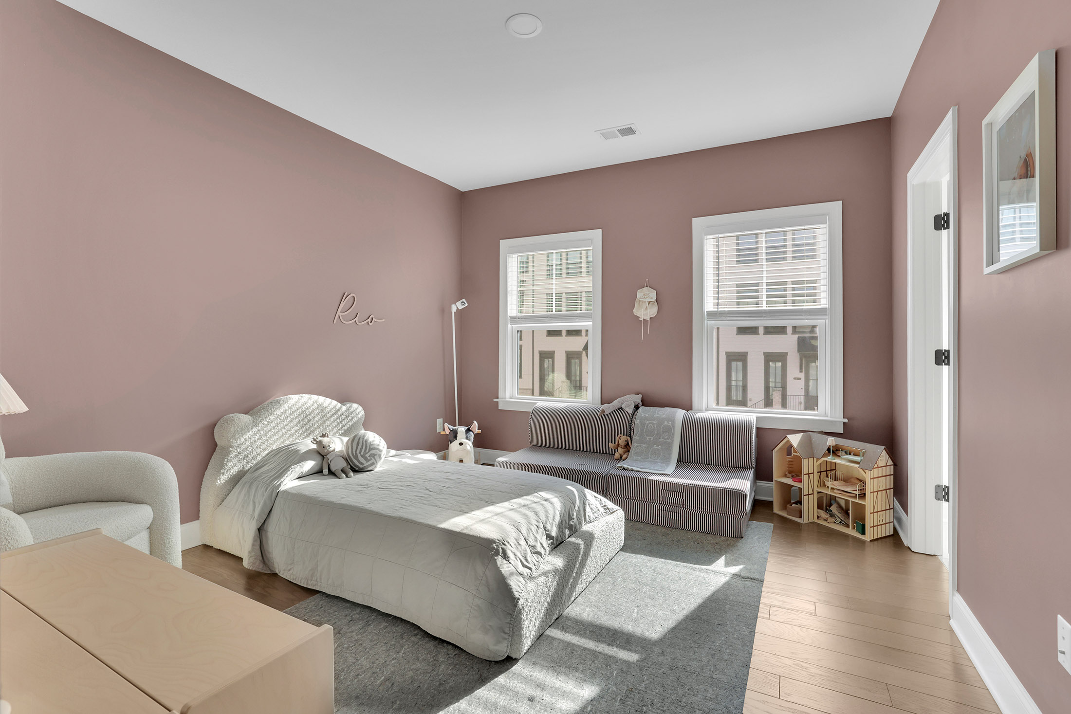  Thoughtfully Designed Townhome in Gated Enclave - 物件實景