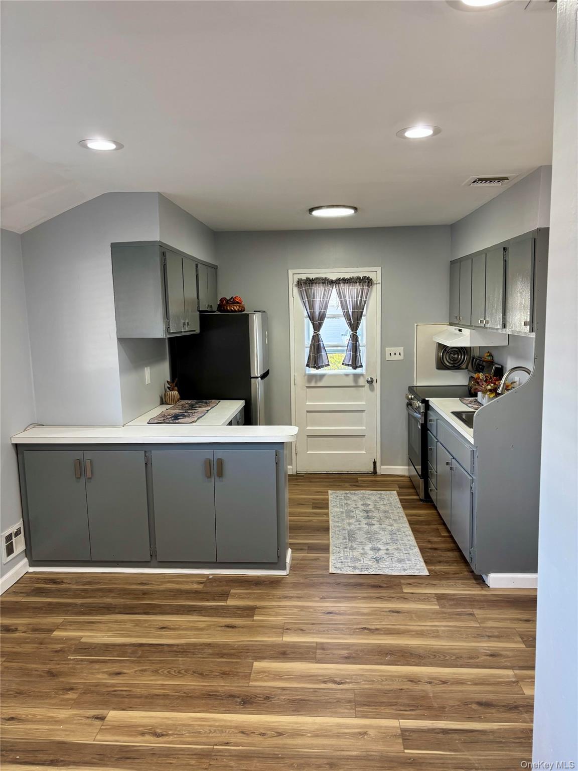 West Babylon, New York, 11704, United States, 3 Bedrooms Bedrooms, ,2 BathroomsBathrooms,Residential,For Sale,1988750