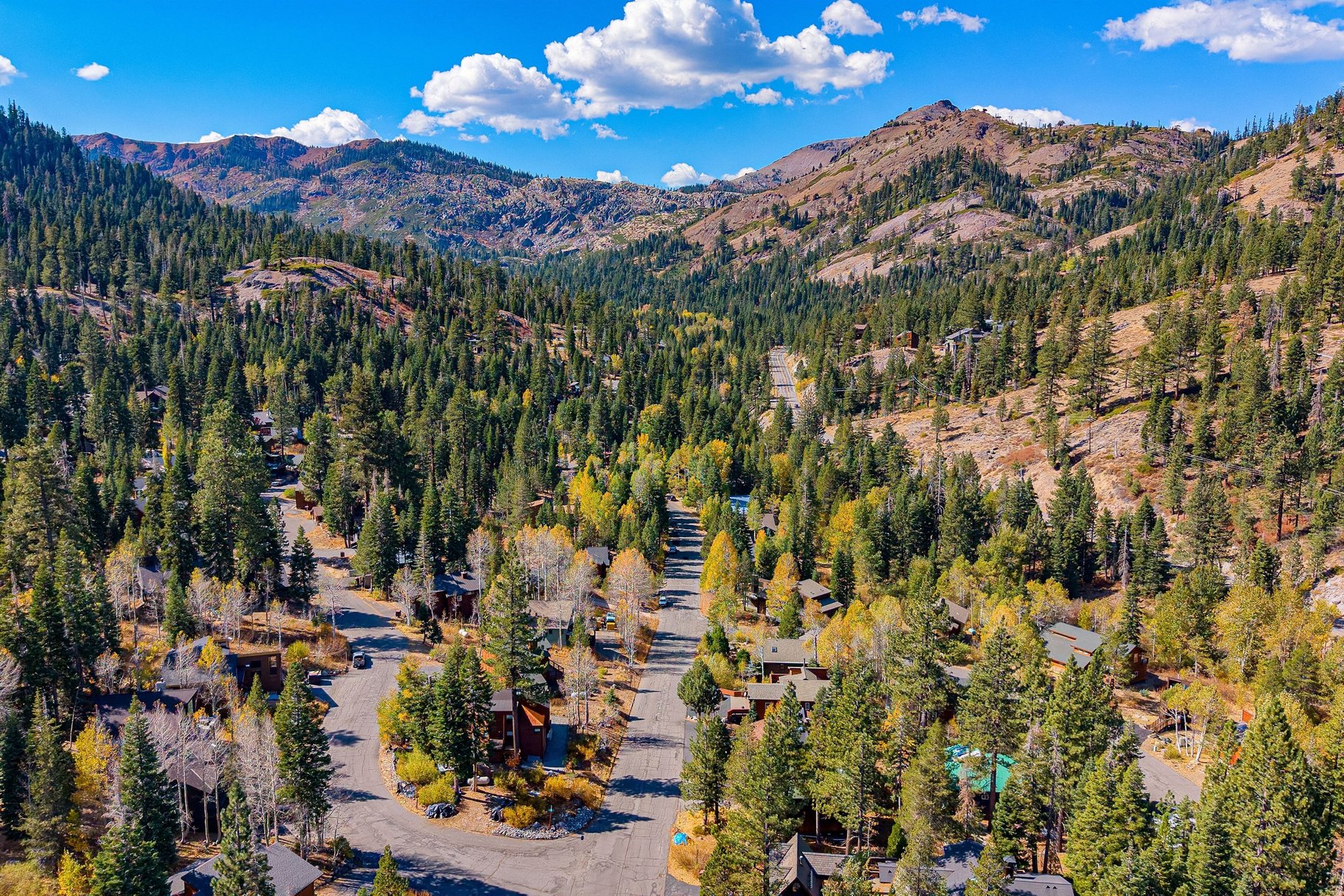  Alpine Meadows with Level Year Round Access - 物件實景