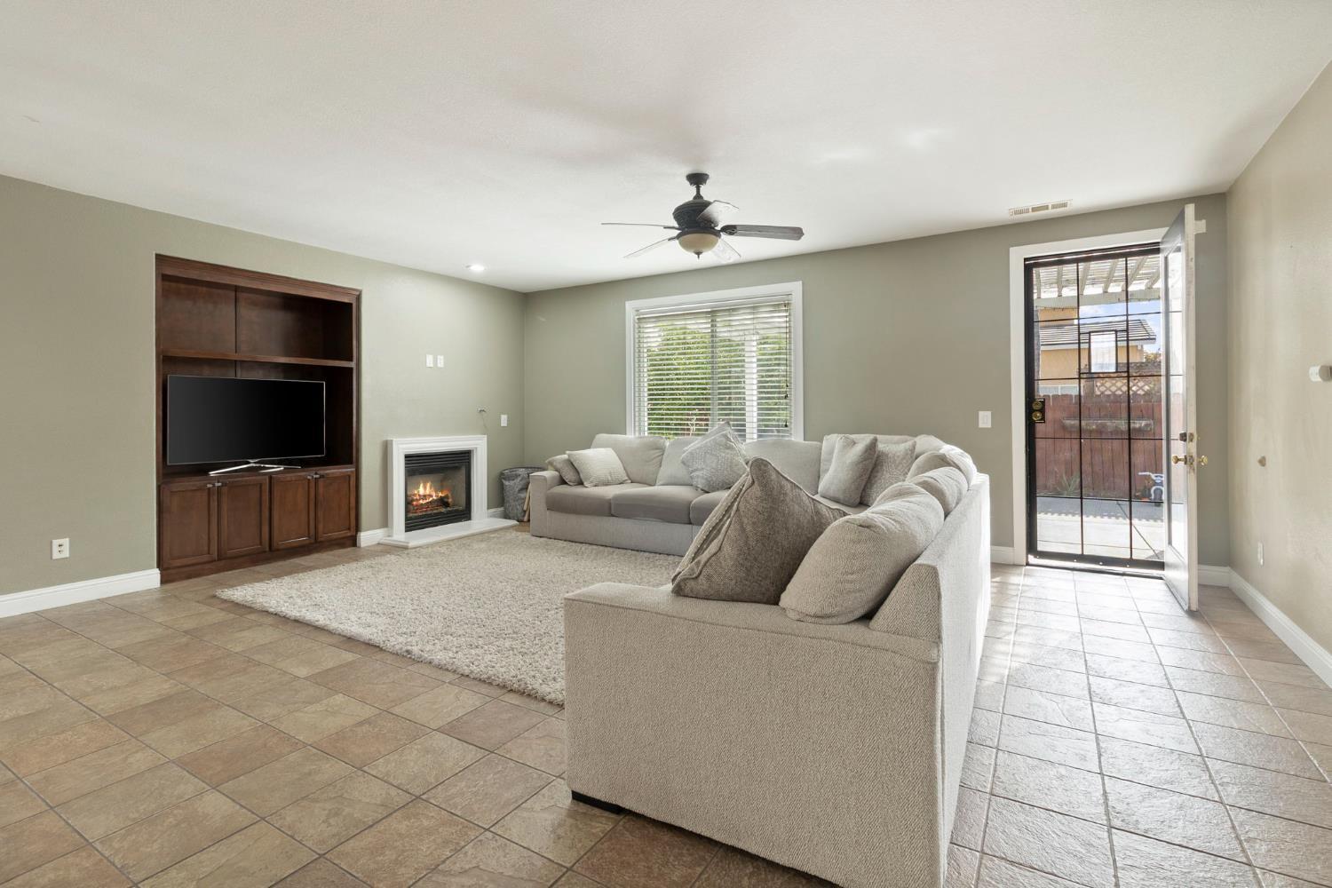 Patterson, California, 95363, United States, 5 Bedrooms Bedrooms, ,3 BathroomsBathrooms,Residential,For Sale,1982239