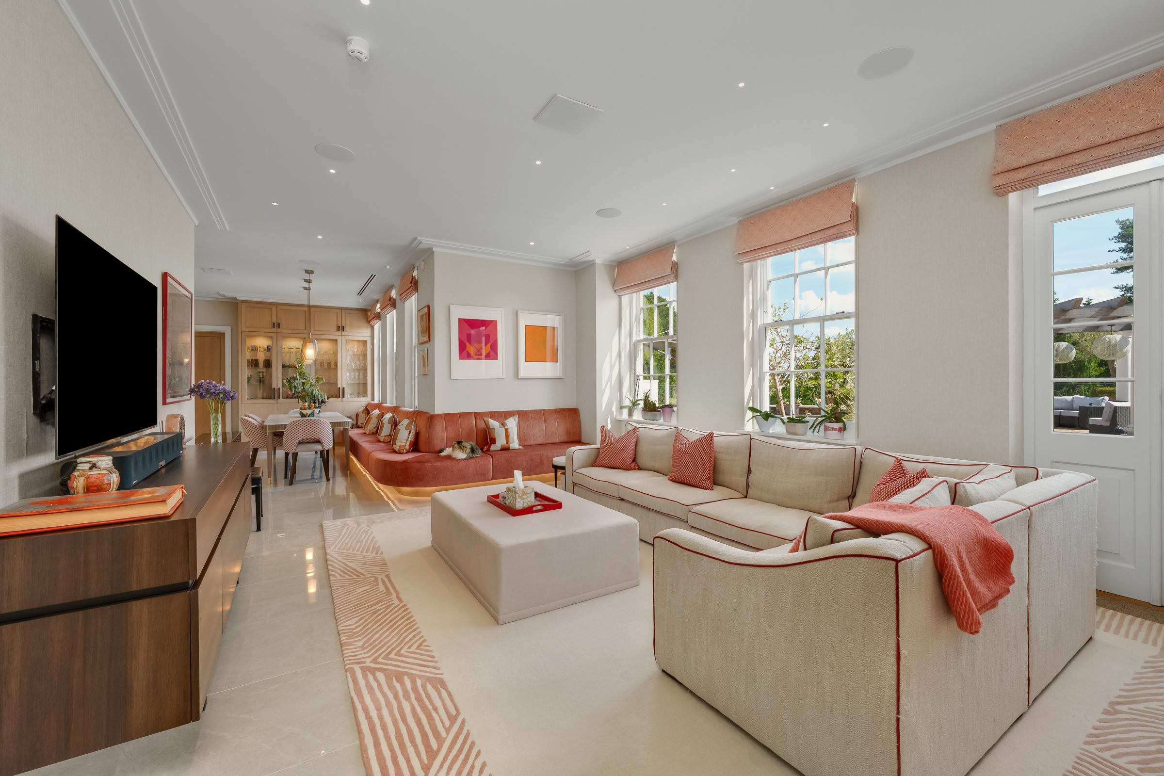  A Newly Refurbished House with Far-Reaching Views in St George’s Hill - 物件實景