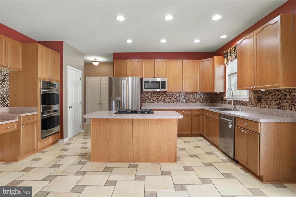 Bunker Hill, West Virginia, 25413, United States, 4 Bedrooms Bedrooms, ,4 BathroomsBathrooms,Residential,For Sale,1991457