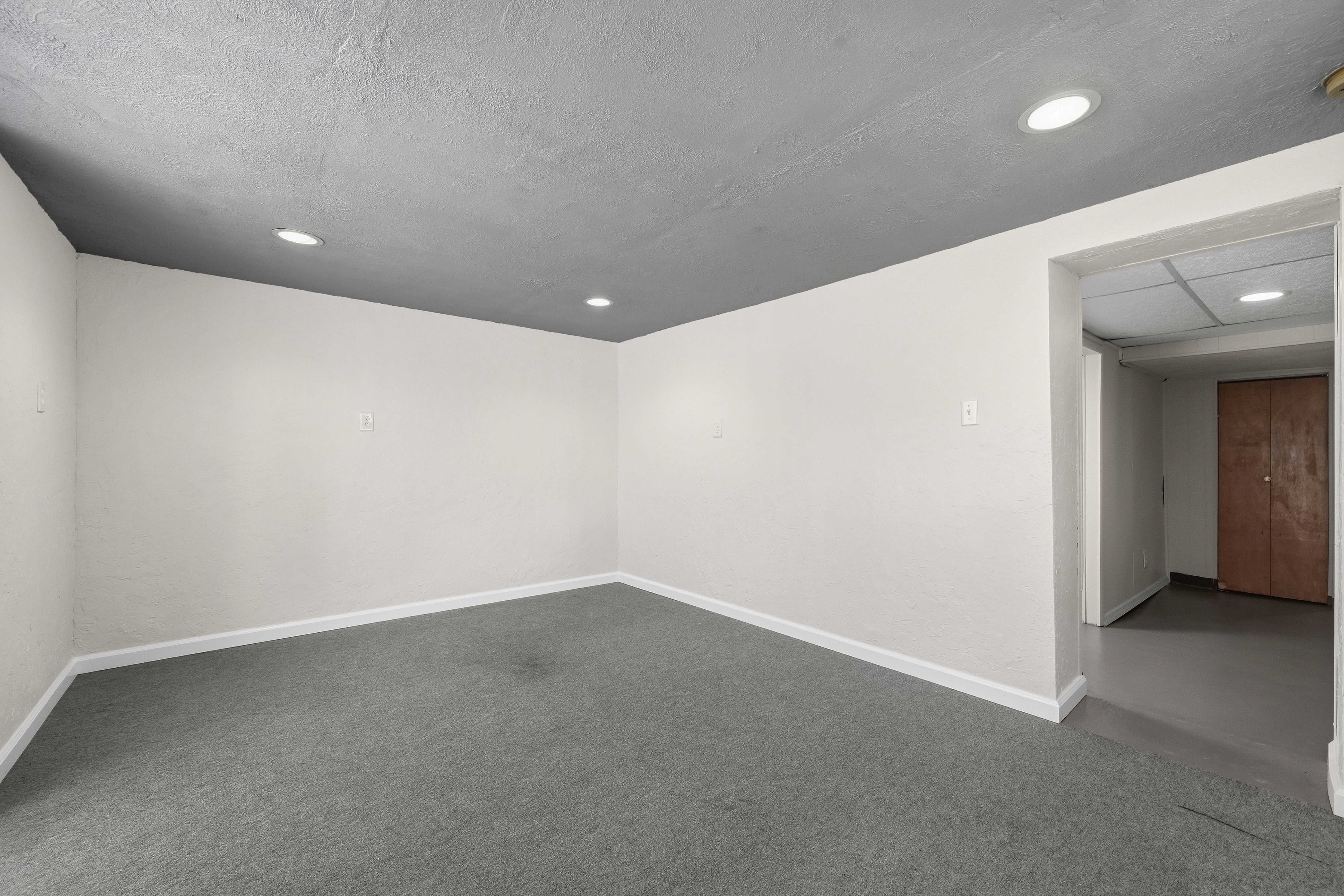  73 Clifford Drive, Pittsburgh, PA 15220 - 物件實景