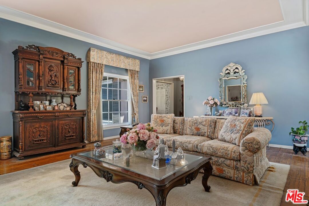 Los Angeles, California, 90049, United States, 4 Bedrooms Bedrooms, ,4 BathroomsBathrooms,Residential,For Sale,1913168
