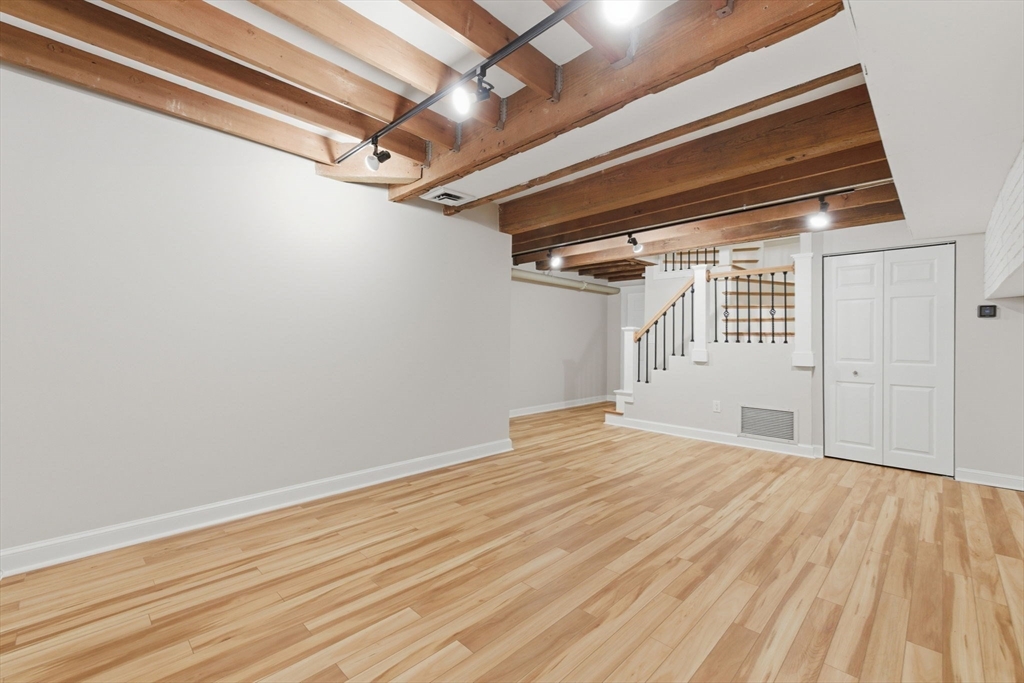 Boston, Massachusetts, 02109, United States, 2 Bedrooms Bedrooms, ,1 BathroomBathrooms,Residential,For Sale,2034502