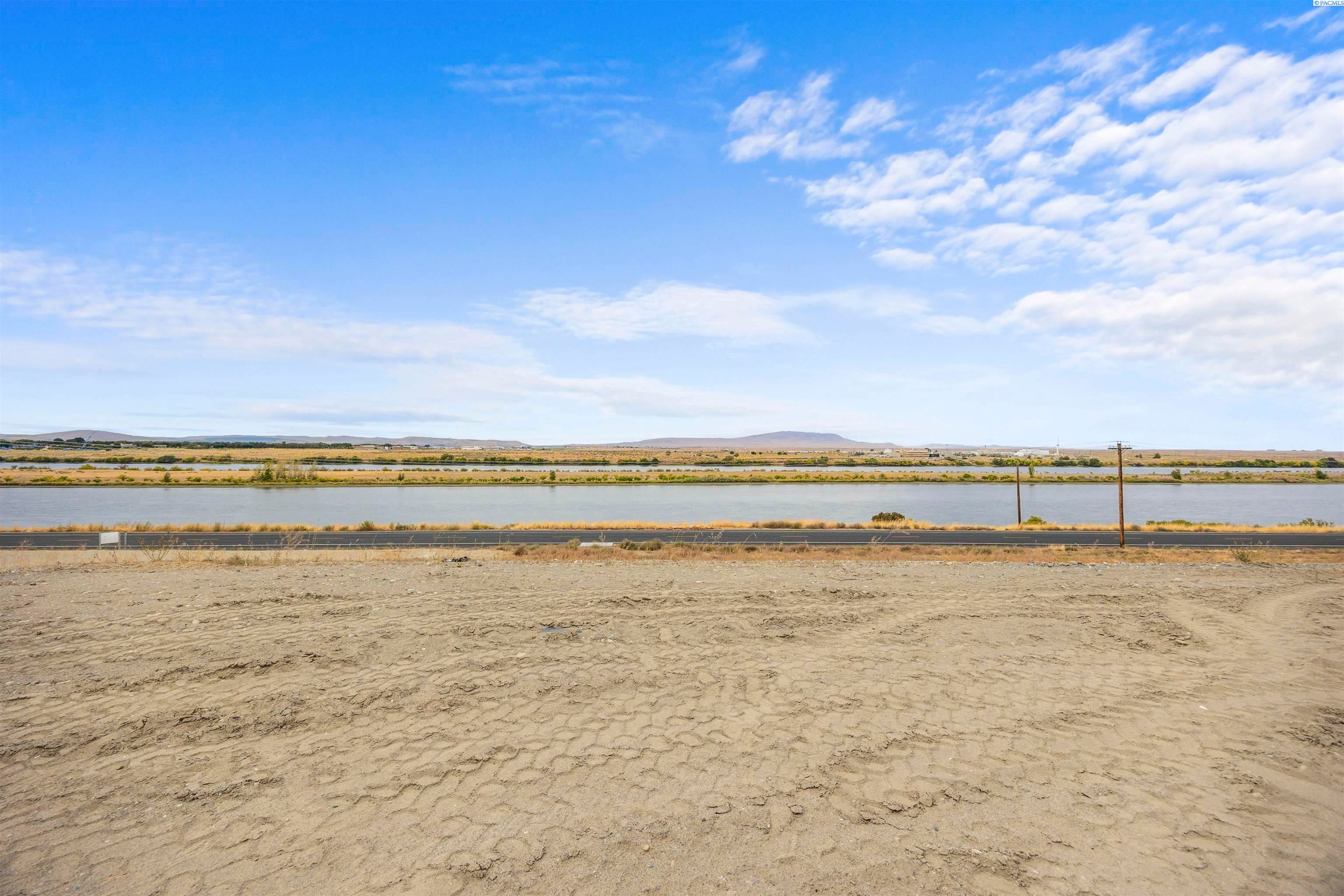 Pasco, Washington, 99301, United States, 4 Bedrooms Bedrooms, ,2 BathroomsBathrooms,Residential,For Sale,1978072