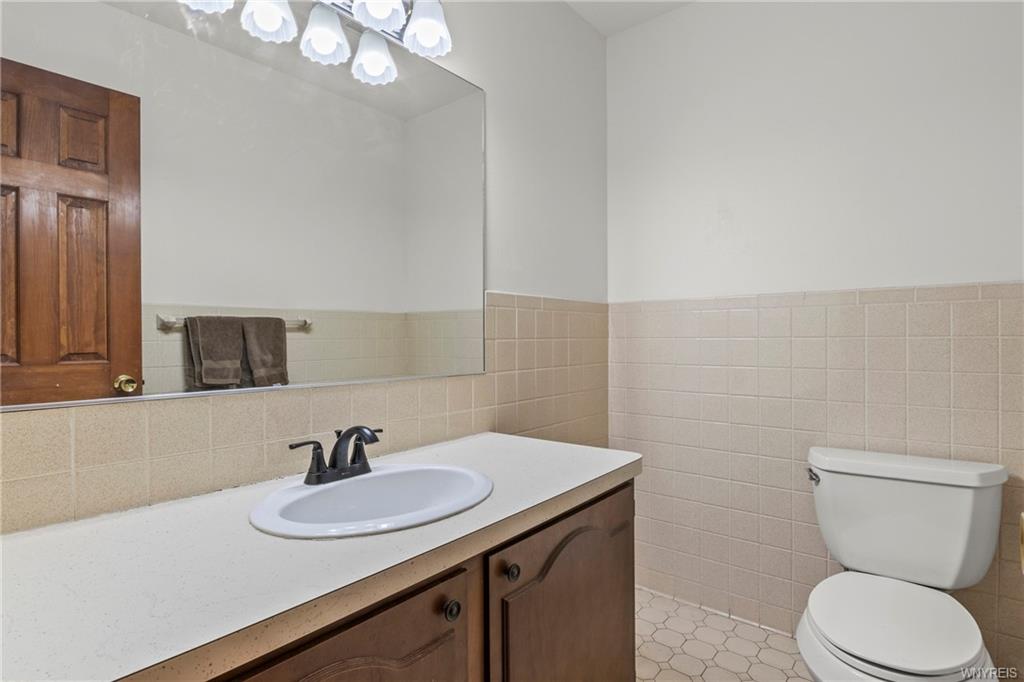 Lewiston, New York, 14092, United States, 5 Bedrooms Bedrooms, ,3 BathroomsBathrooms,Residential,For Sale,1849954