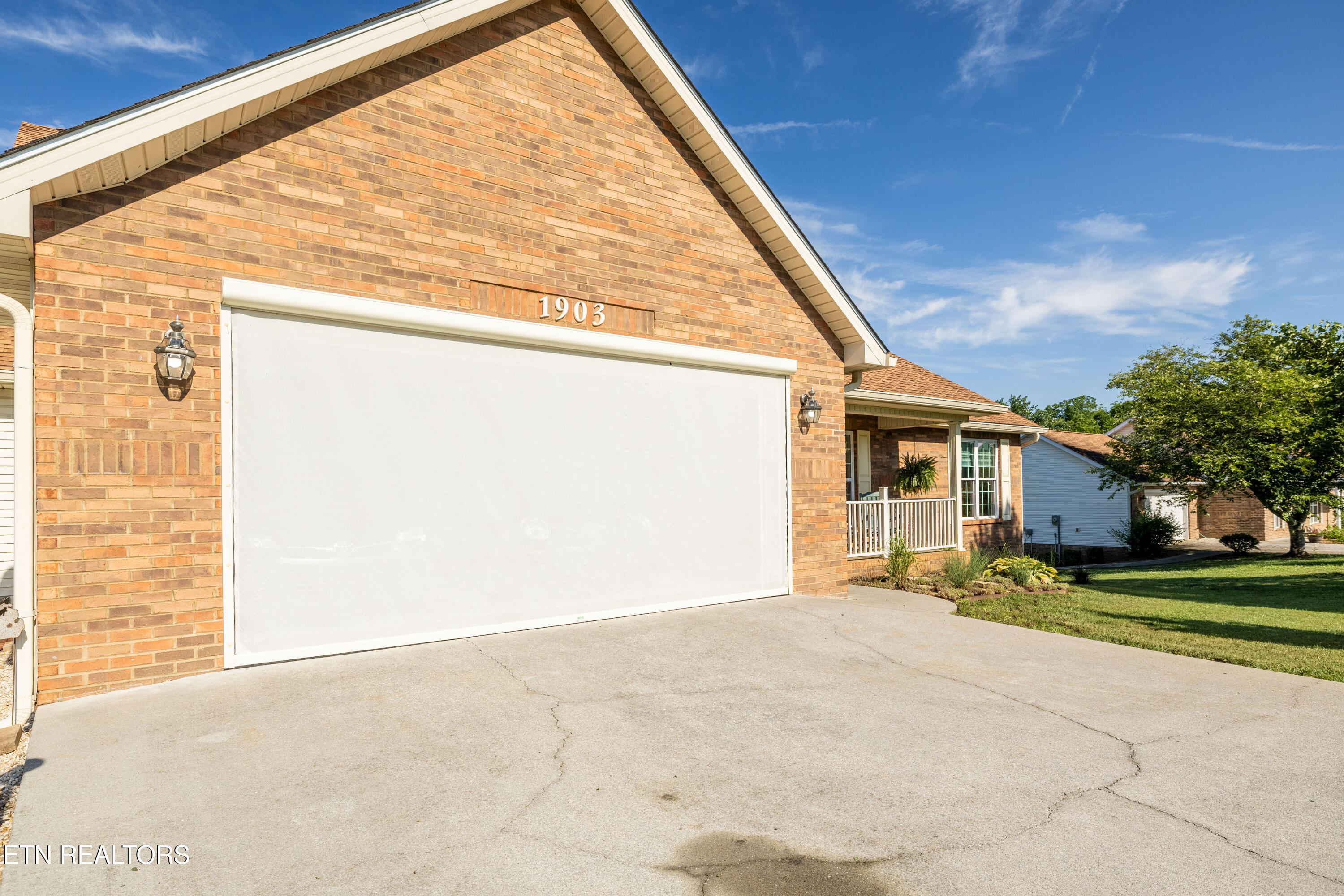 Walland, Tennessee, 37886, United States, 3 Bedrooms Bedrooms, ,2 BathroomsBathrooms,Residential,For Sale,1930662