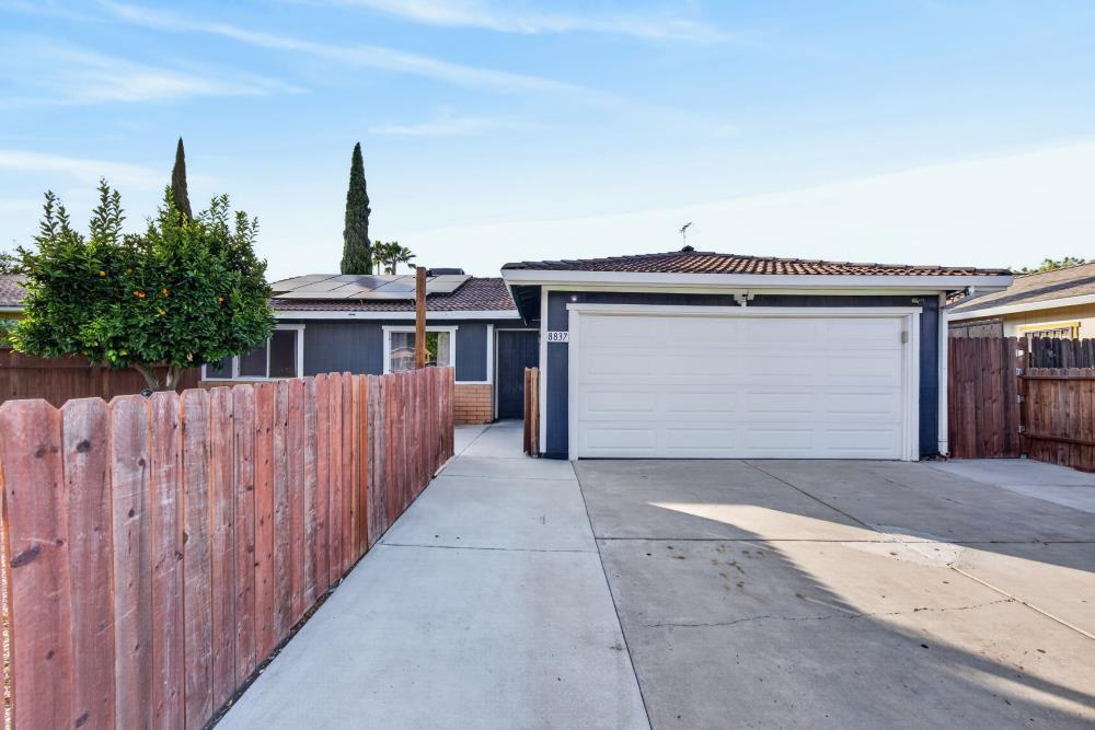 Aylesford Ln, Stockton, CA 95210