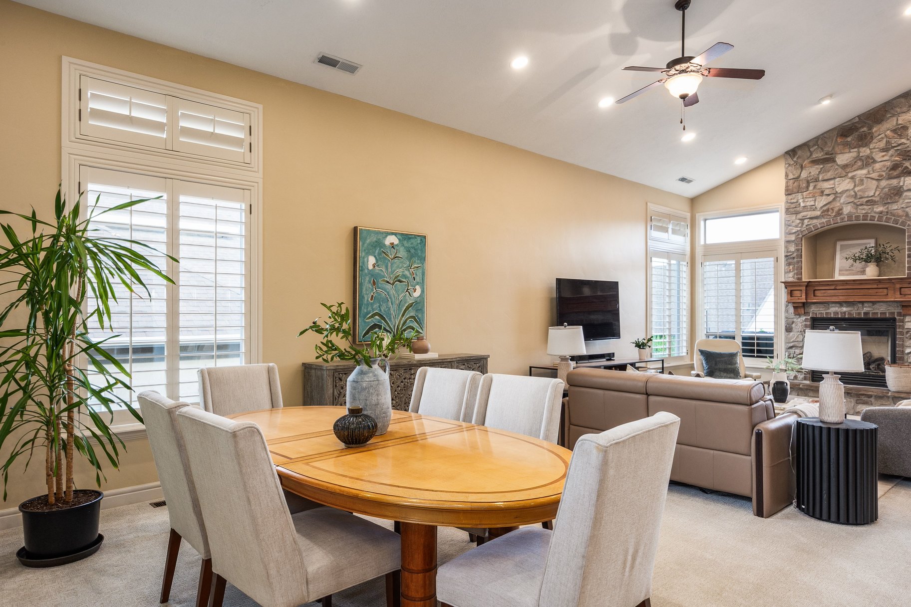 Beautifully Designed Home with a Main-Level Primary & Inviting Outdoor Spaces - 物件實景