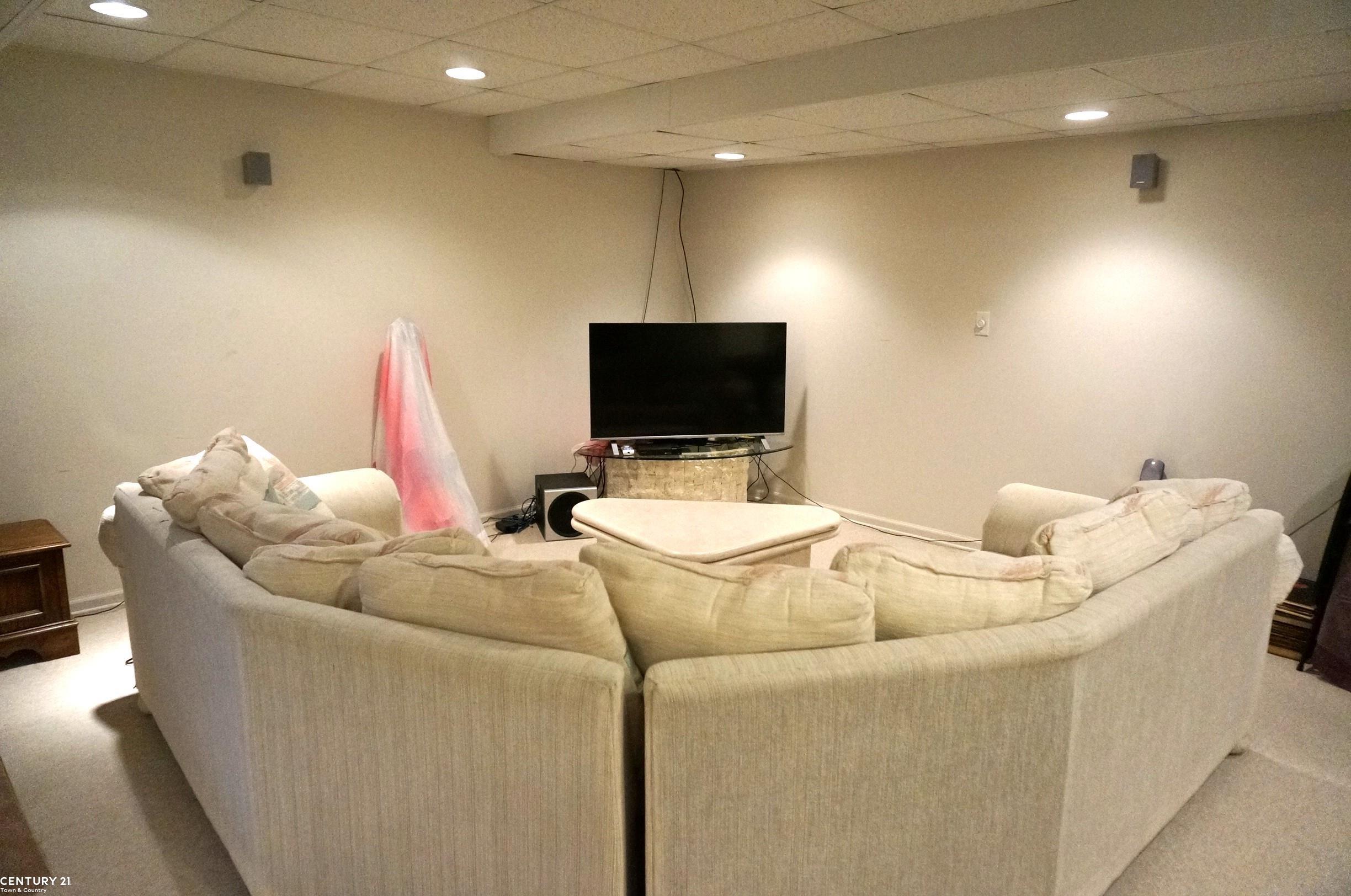 Macomb Twp, Michigan, 48044, United States, 4 Bedrooms Bedrooms, ,4 BathroomsBathrooms,Residential,For Sale,1894299