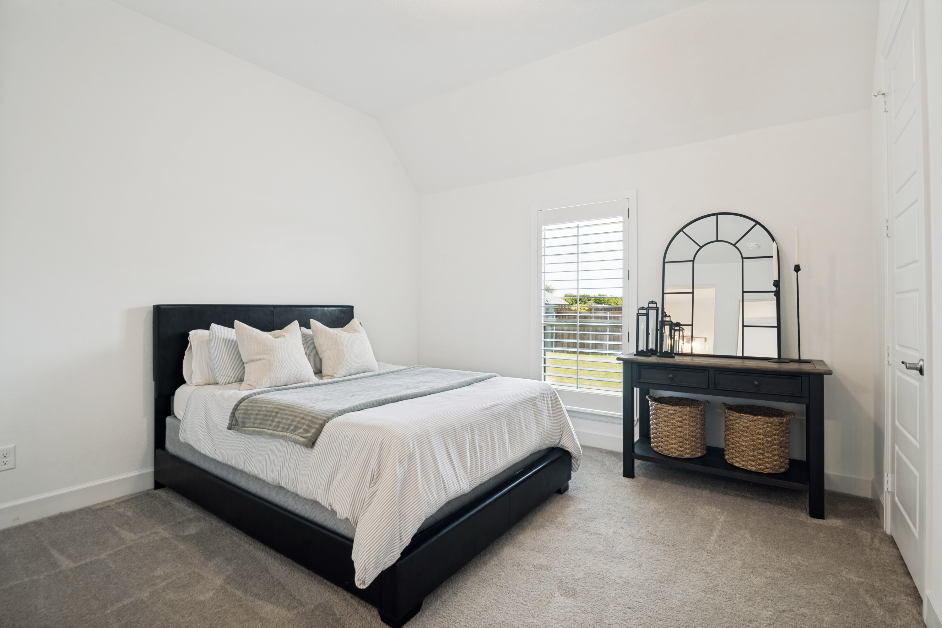  Better Than New  Perry Home on Expansive Nearly Half-Acre Lot - 物件實景