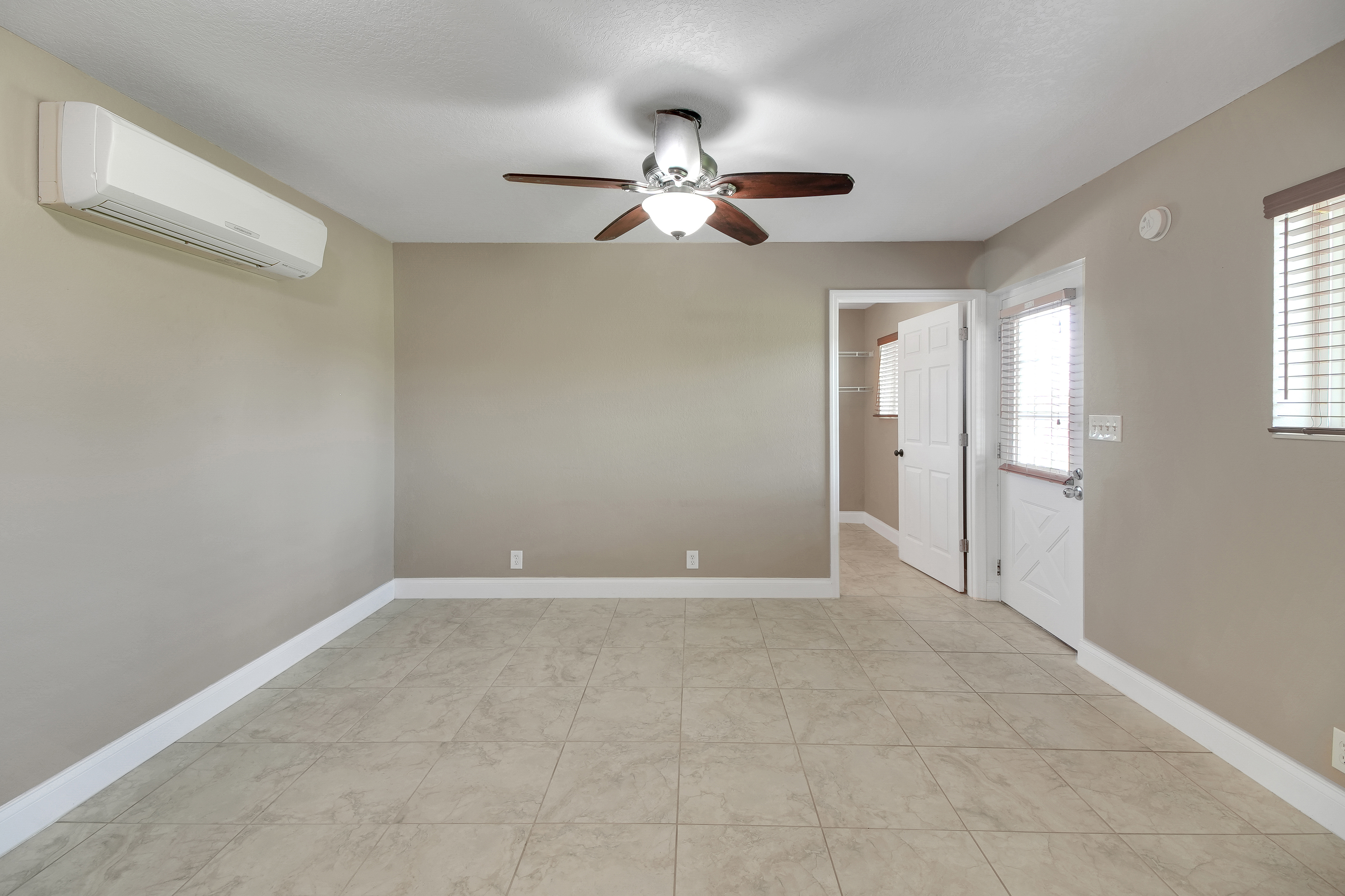 Weirsdale, Florida, 32195, United States, 4 Bedrooms Bedrooms, ,3 BathroomsBathrooms,Residential,For Sale,1900688