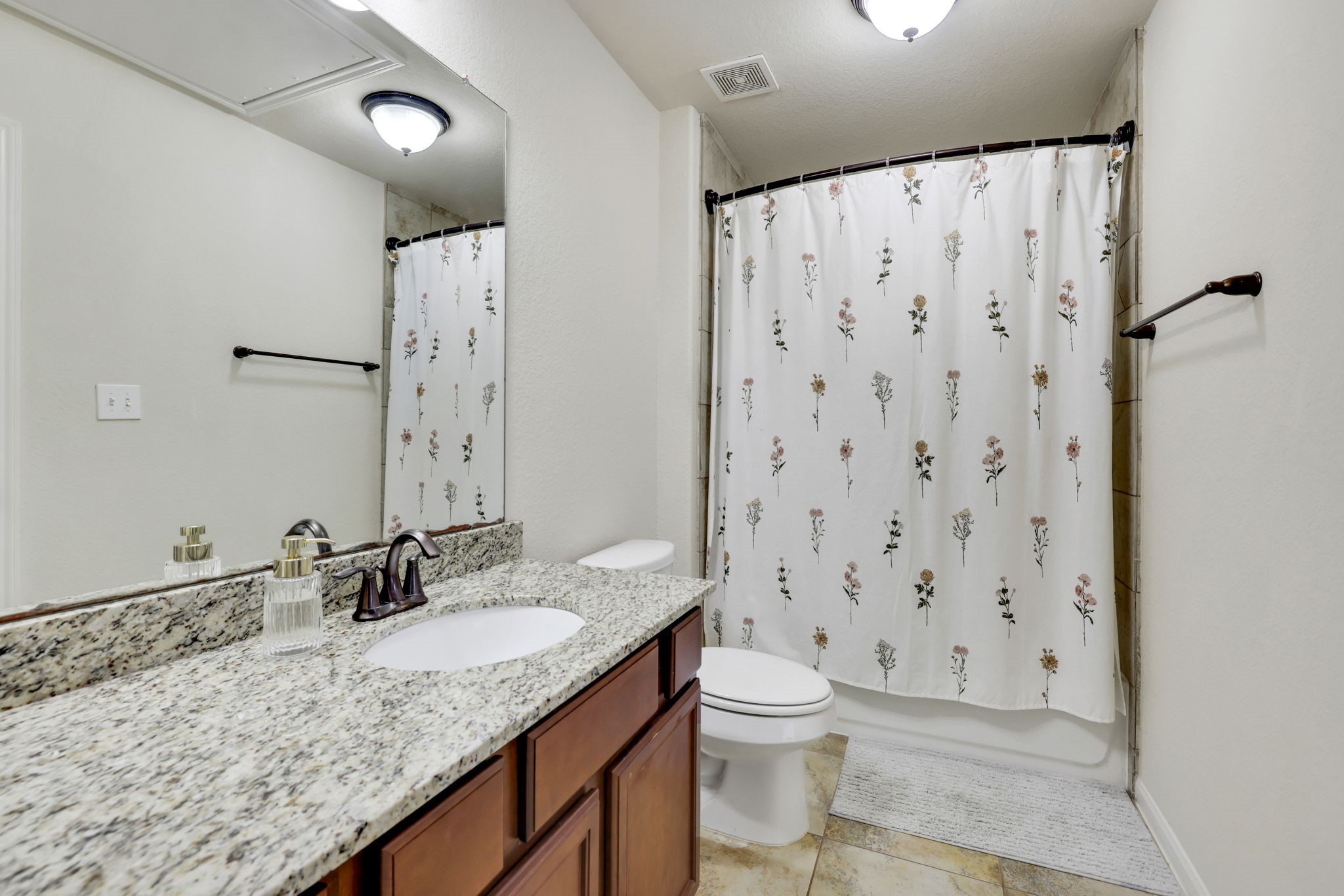 Mont Belvieu, Texas, 77523, United States, 5 Bedrooms Bedrooms, ,4 BathroomsBathrooms,Residential,For Sale,1906104