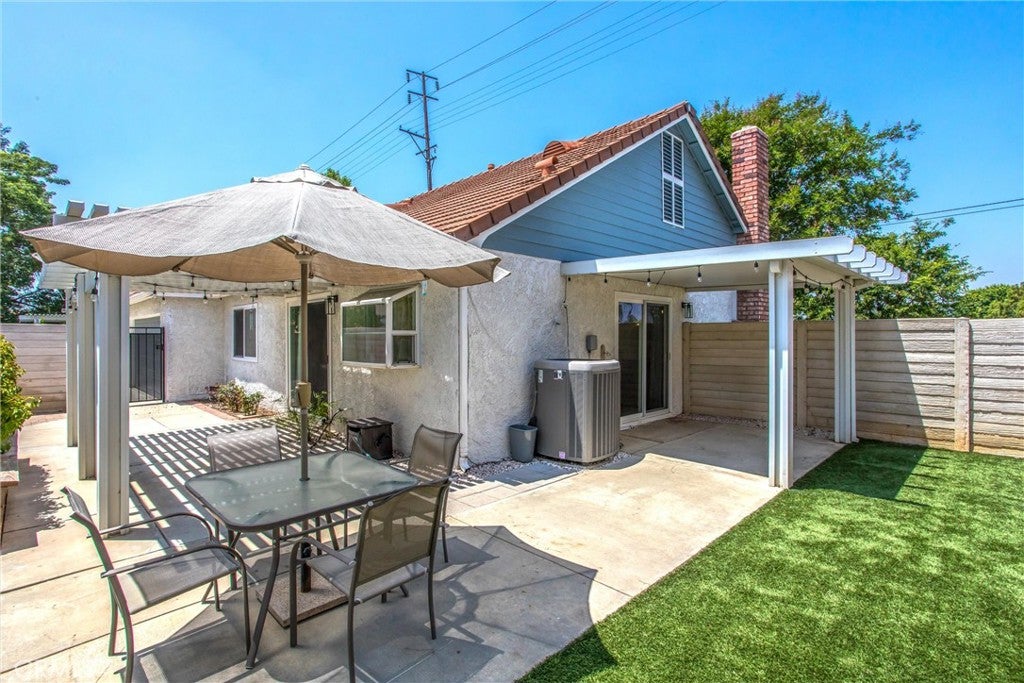 Redlands, California, 92374, United States, 3 Bedrooms Bedrooms, ,2 BathroomsBathrooms,Residential,For Sale,1936879