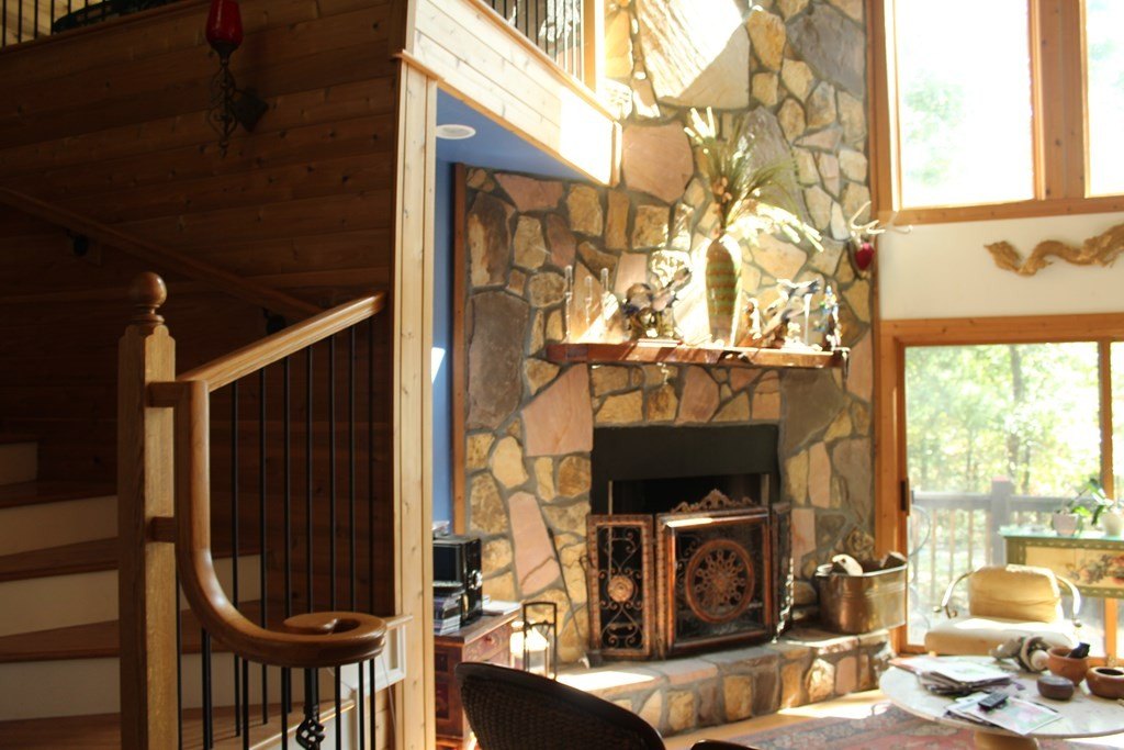 Murphy, North Carolina, 28906, United States, 2 Bedrooms Bedrooms, ,4 BathroomsBathrooms,Residential,For Sale,1915362