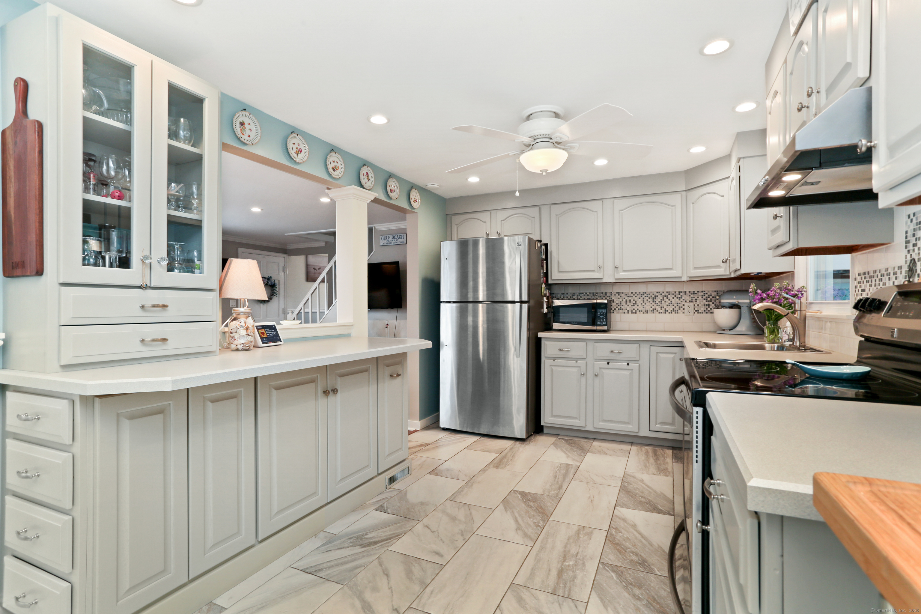 Milford, Connecticut, 06460, United States, 3 Bedrooms Bedrooms, ,2 BathroomsBathrooms,Residential,For Sale,1933050