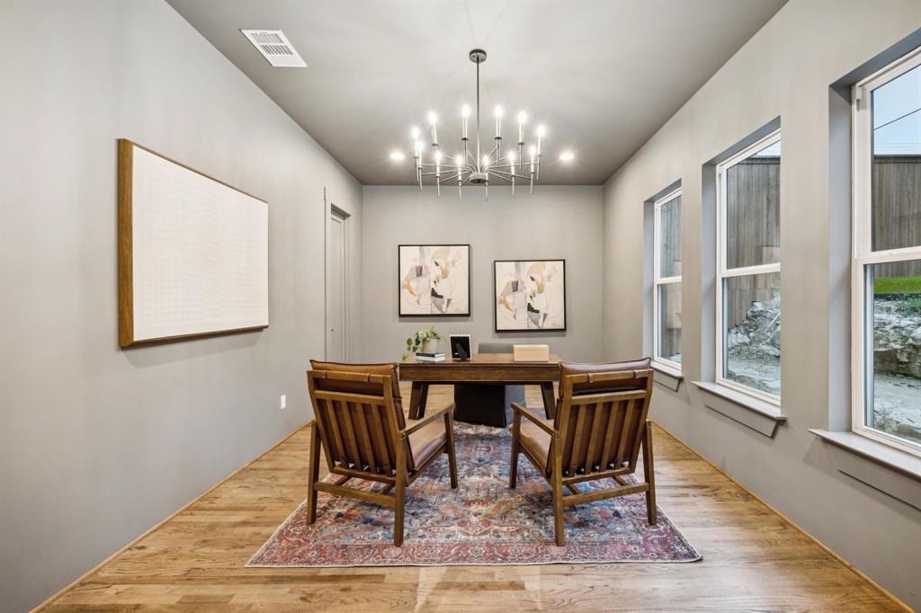 Dallas, Texas, 75211, United States, 4 Bedrooms Bedrooms, ,3 BathroomsBathrooms,Residential,For Sale,1988260