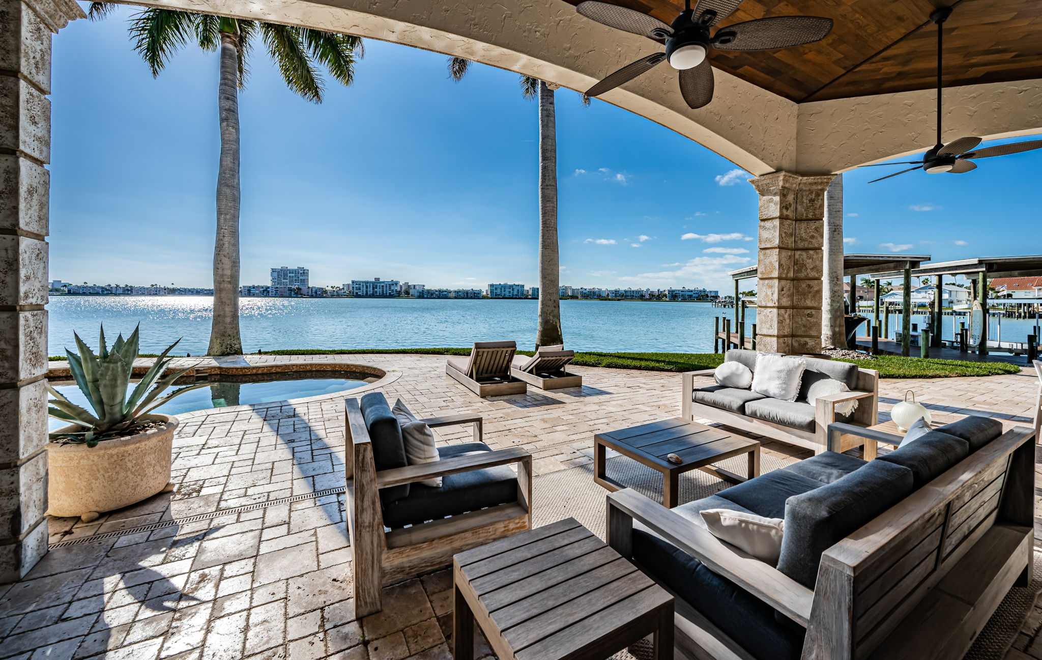 St Petersburg, Florida, 33707, United States, 5 Bedrooms Bedrooms, ,5 BathroomsBathrooms,Residential,For Sale,2007772