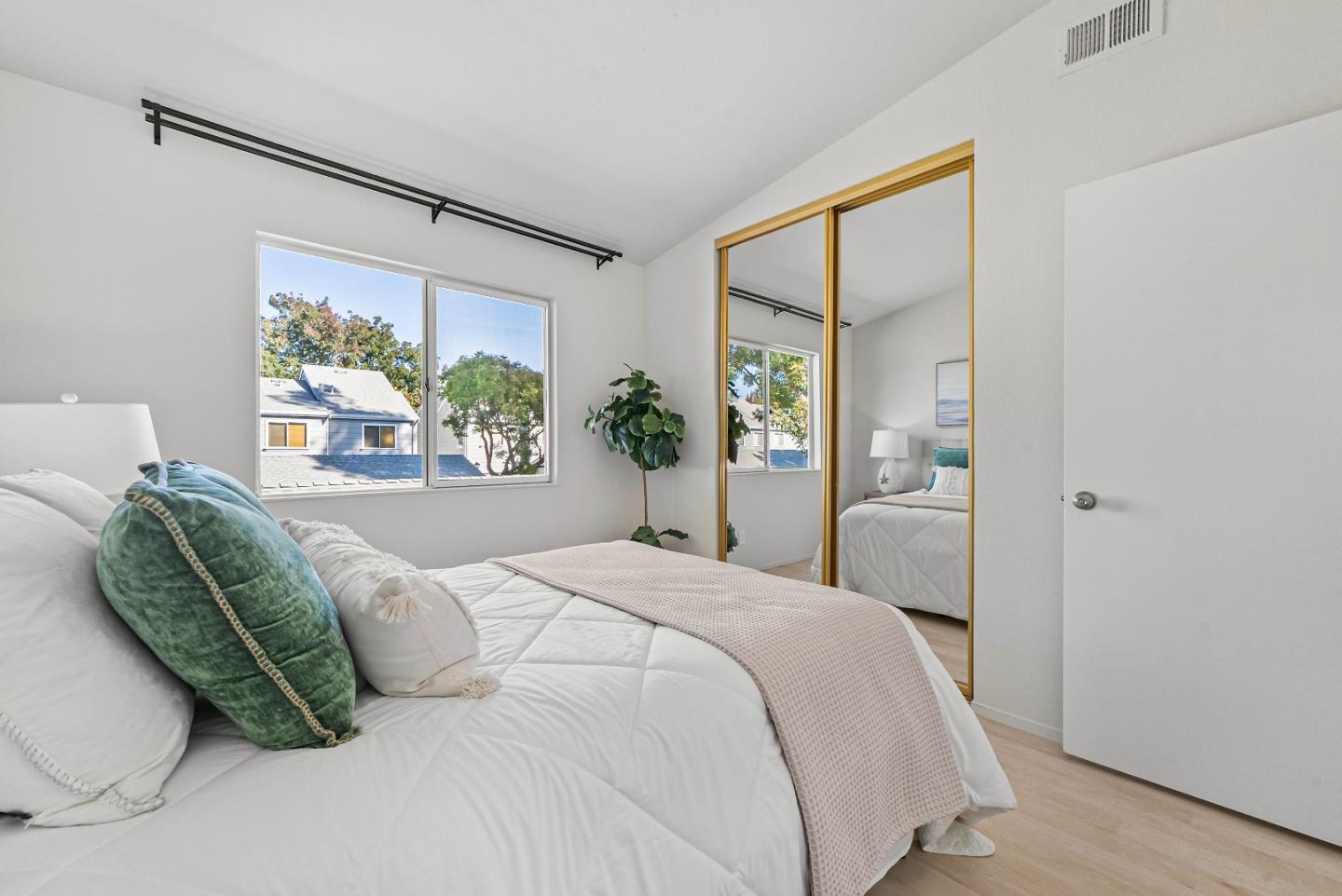 San Jose, California, 95131, United States, 2 Bedrooms Bedrooms, ,2 BathroomsBathrooms,Residential,For Sale,1988107