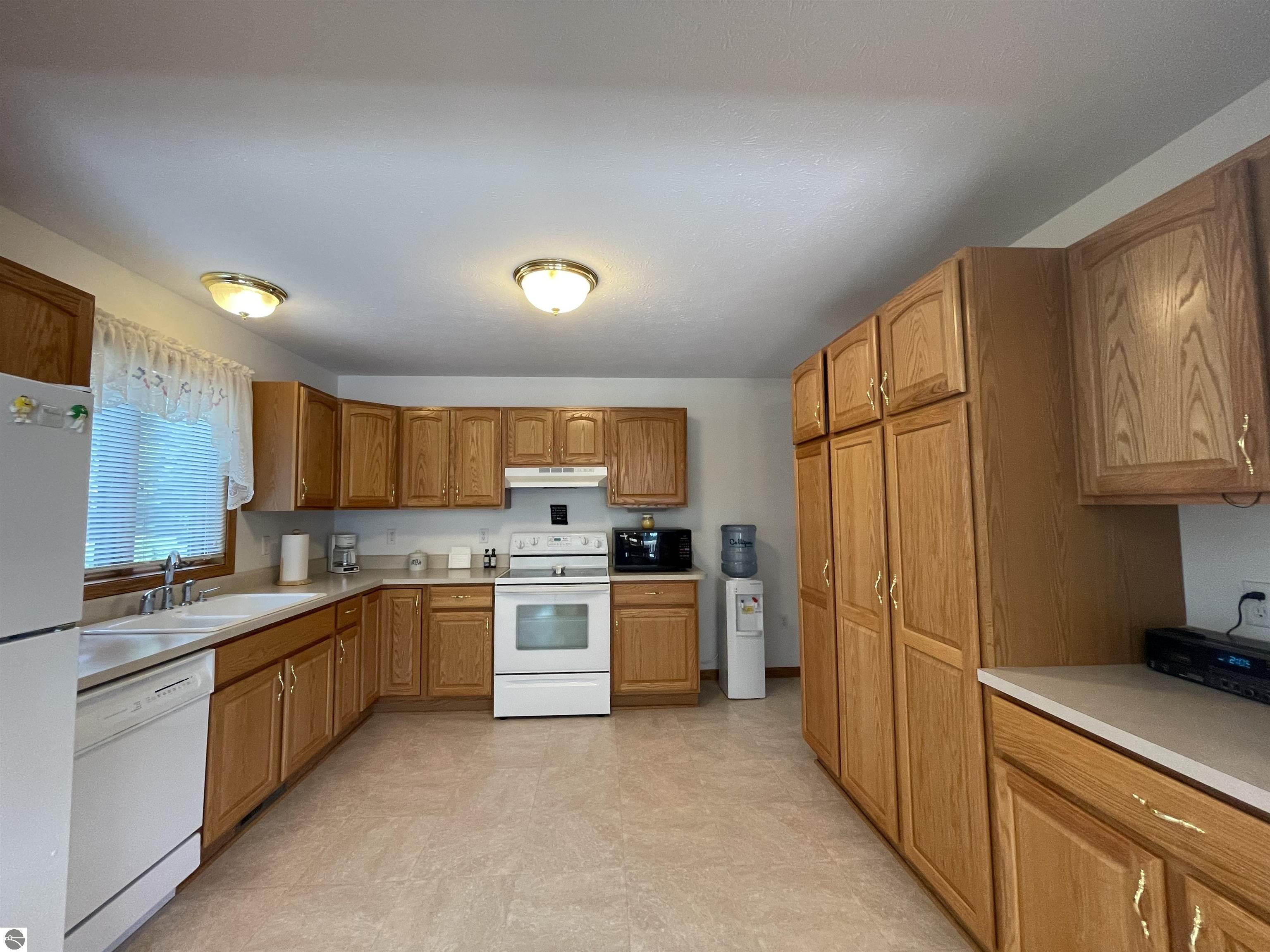 Harrison, Michigan, 48625, United States, 5 Bedrooms Bedrooms, ,4 BathroomsBathrooms,Residential,For Sale,1990816