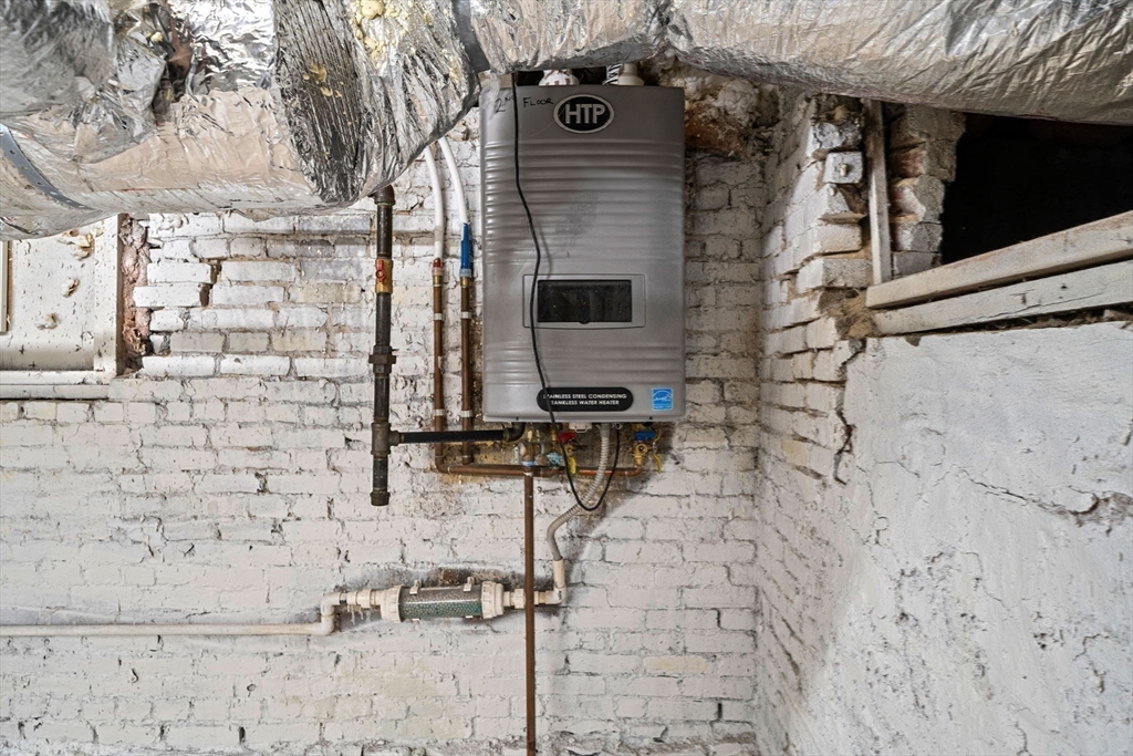 Cambridge, Massachusetts, 02141, United States, 4 Bedrooms Bedrooms, ,3 BathroomsBathrooms,Residential,For Sale,2001905