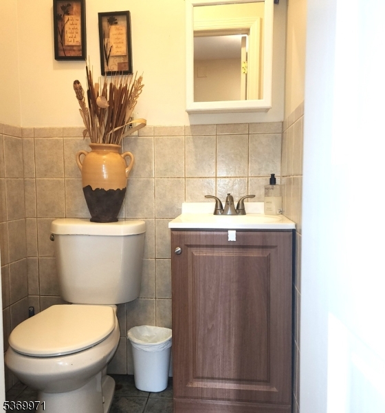 Linden City, New Jersey, 07036, United States, 4 Bedrooms Bedrooms, ,2 BathroomsBathrooms,Residential,For Sale,1890310