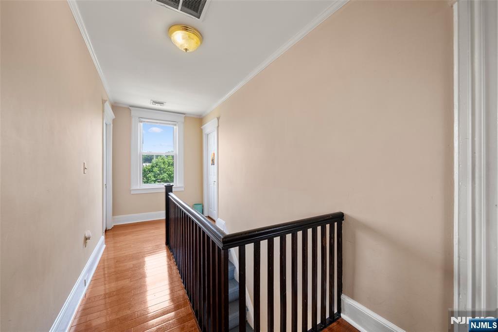 Fort Lee, New Jersey, 07024, United States, 4 Bedrooms Bedrooms, ,3 BathroomsBathrooms,Residential,For Sale,1850035