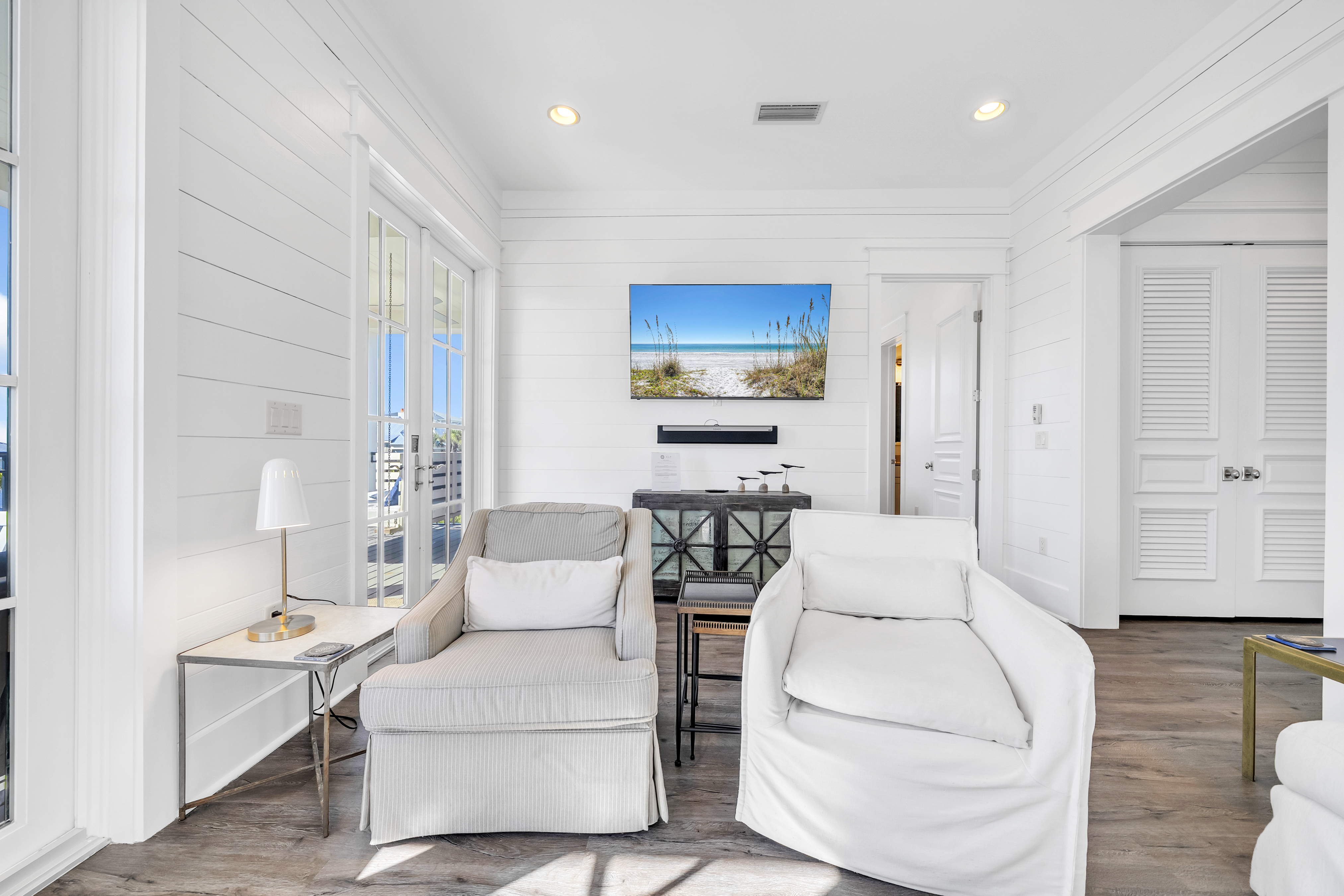  Iconic Grayton Beachfront Retreat with Elevator, Pool & Ample Parking - 物件實景