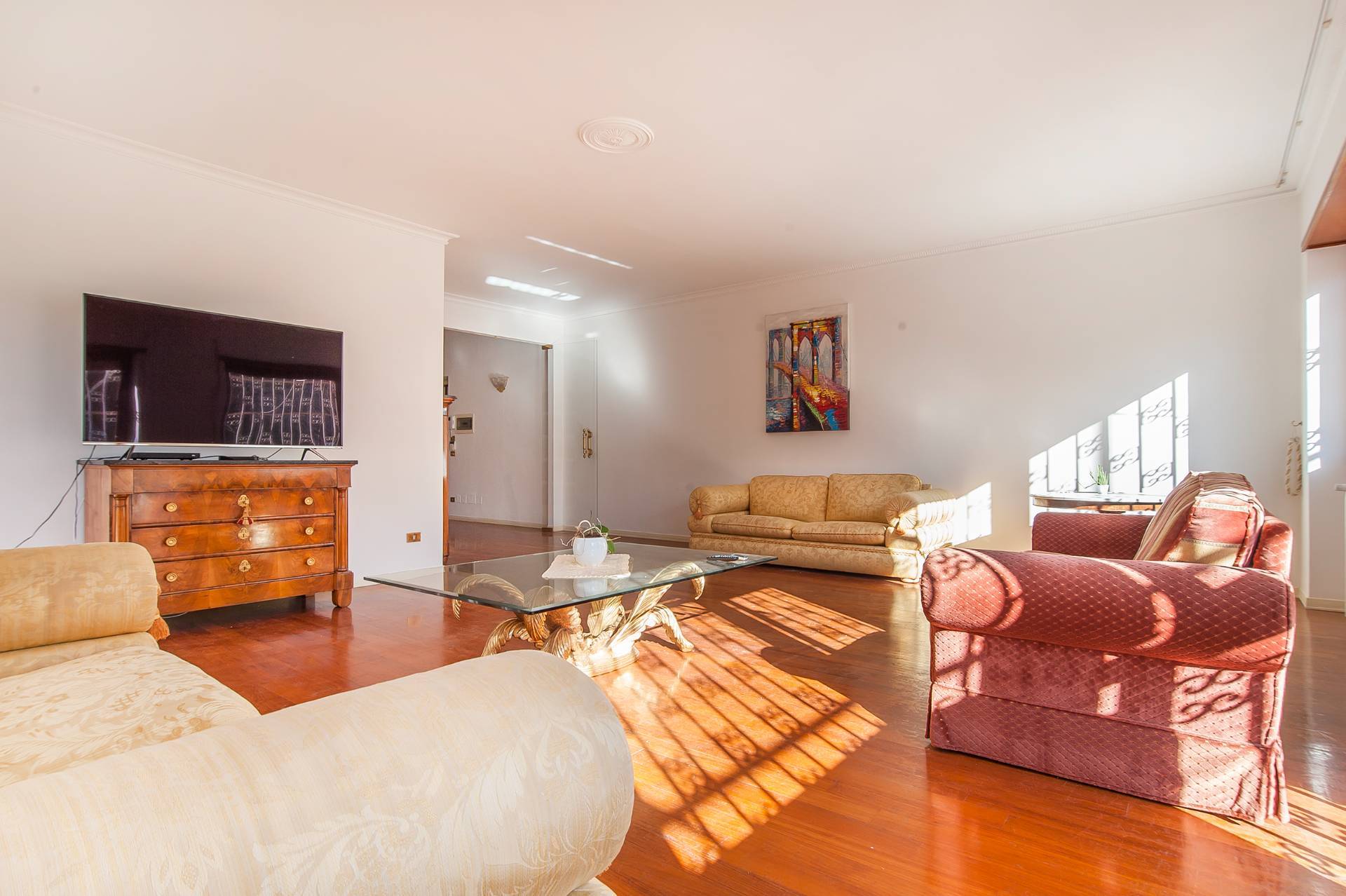 Roma, Roma, 00100, IT, 5 Bedrooms Bedrooms, ,3 BathroomsBathrooms,Residential,For Sale,1738705