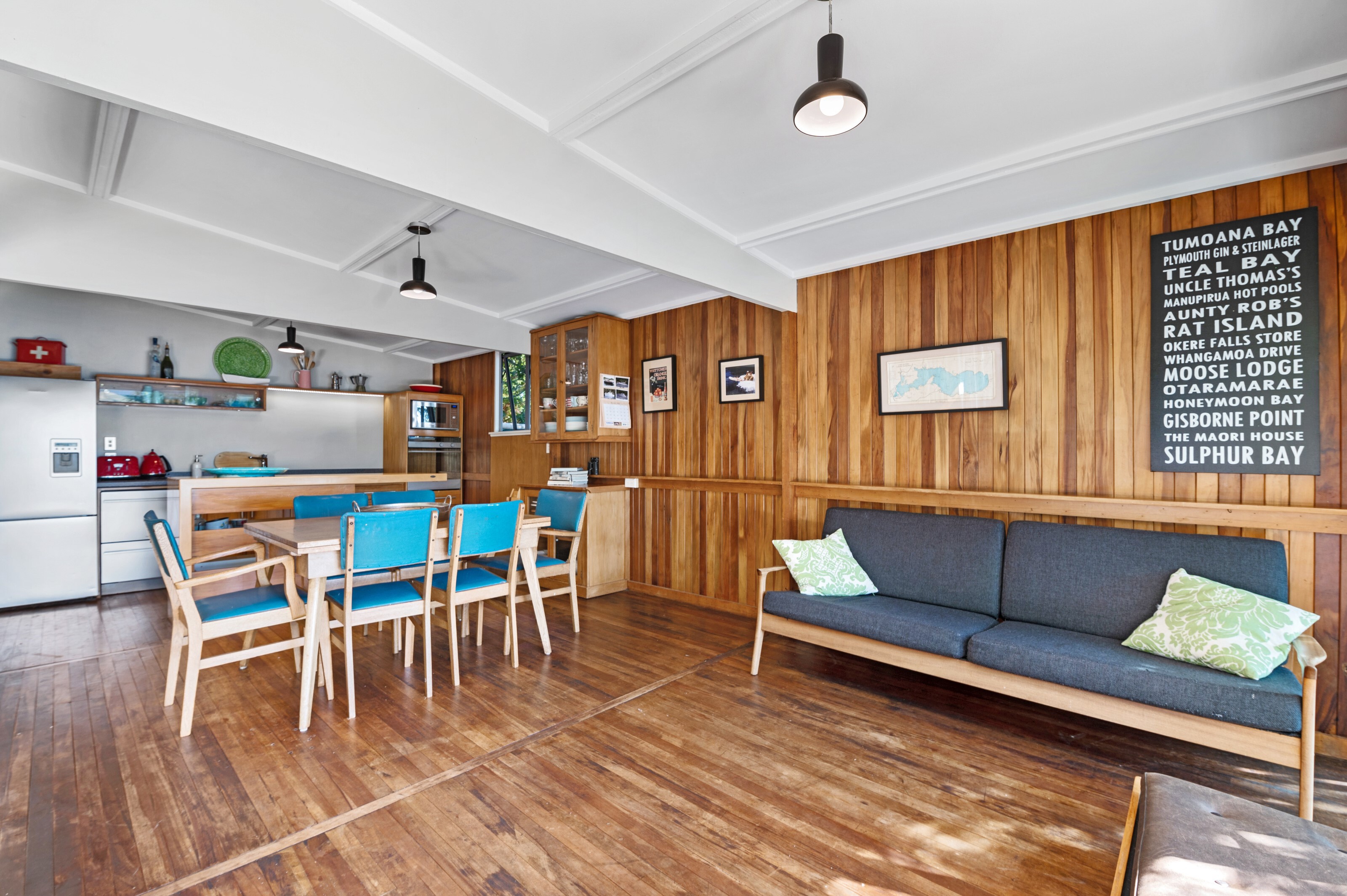  Mid-Century Design, Timeless Lakefront Living - 物件實景