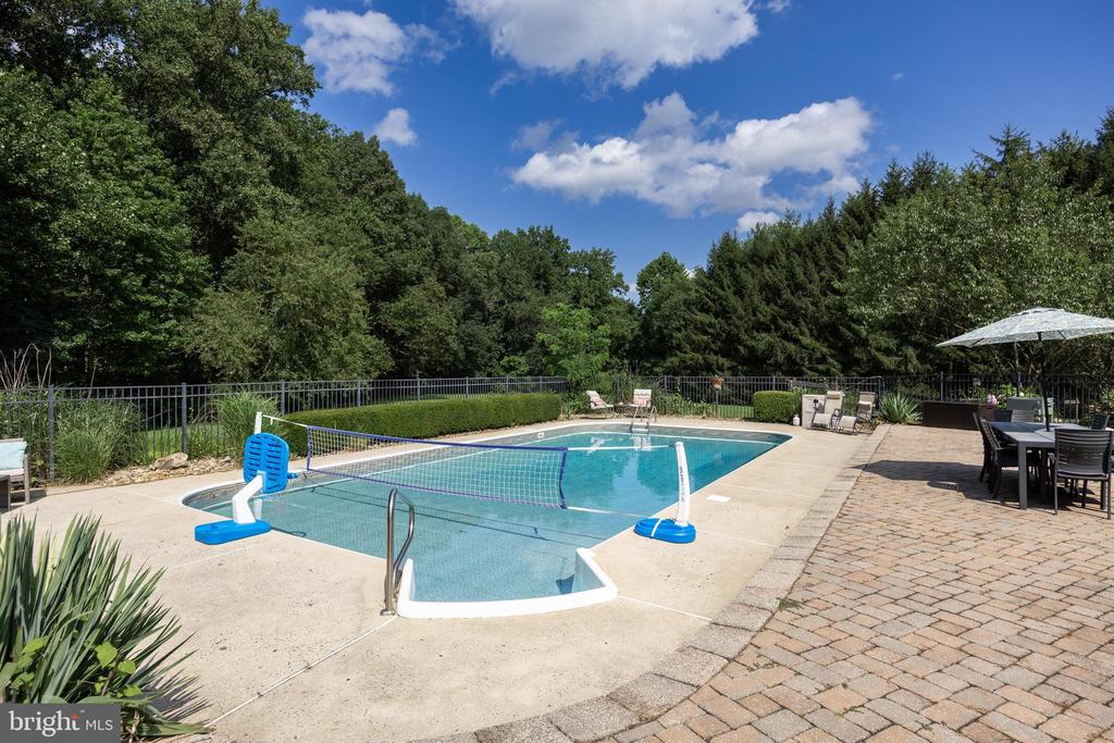Cream Ridge, New Jersey, 08514, United States, 4 Bedrooms Bedrooms, ,3 BathroomsBathrooms,Residential,For Sale,1902972