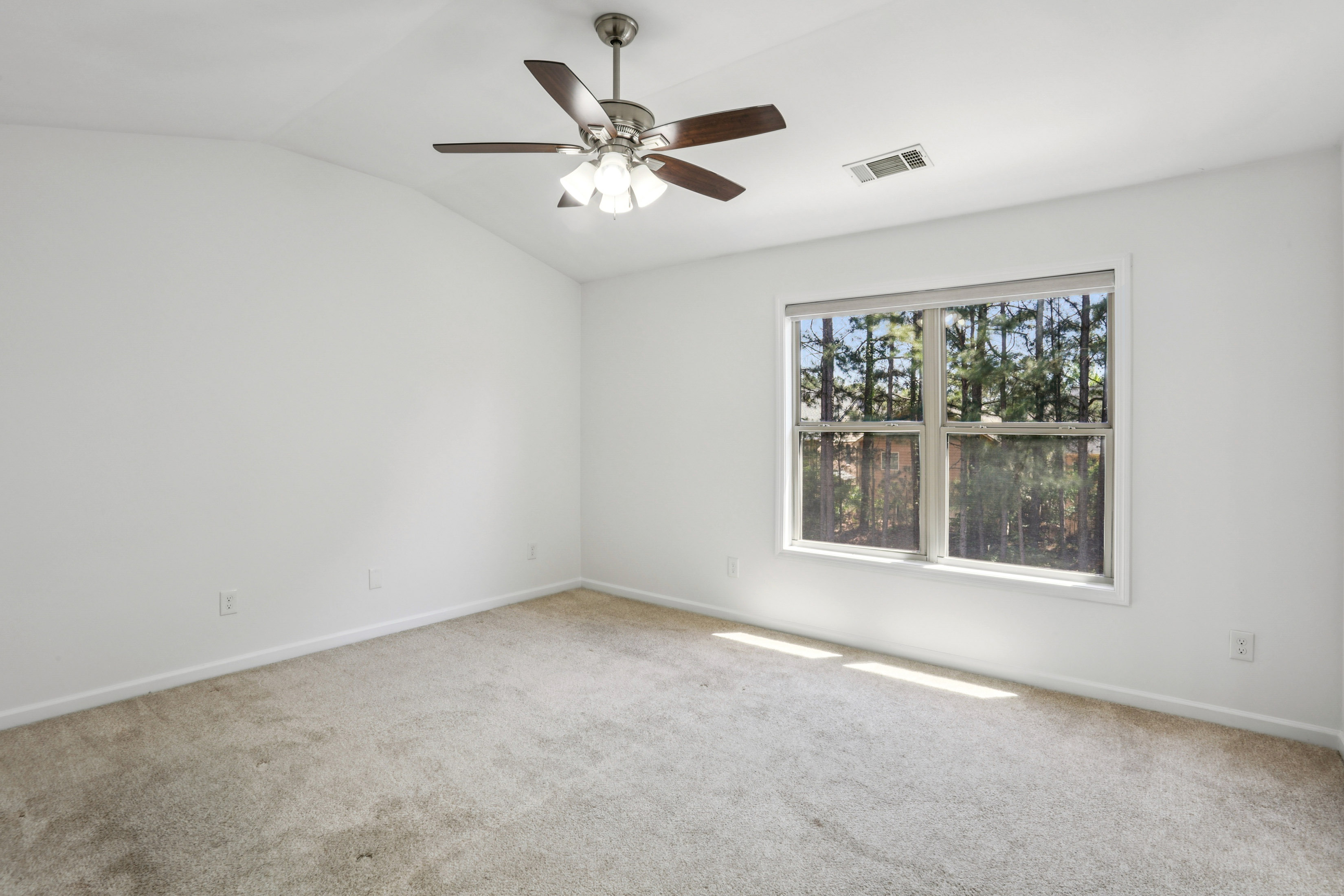  Spacious Three Level Townhome in the Desirable Thorncrest Community - 物件實景