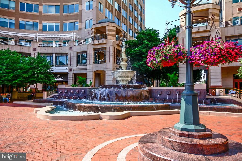 Reston, Virginia, 20194, United States, 3 Bedrooms Bedrooms, ,4 BathroomsBathrooms,Residential,For Sale,1942632