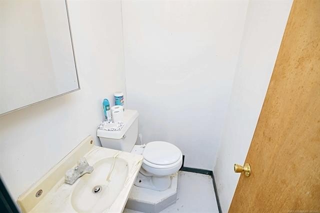 Tahlequah, Oklahoma, 74464, United States, 2 Bedrooms Bedrooms, ,3 BathroomsBathrooms,Residential,For Sale,1976273