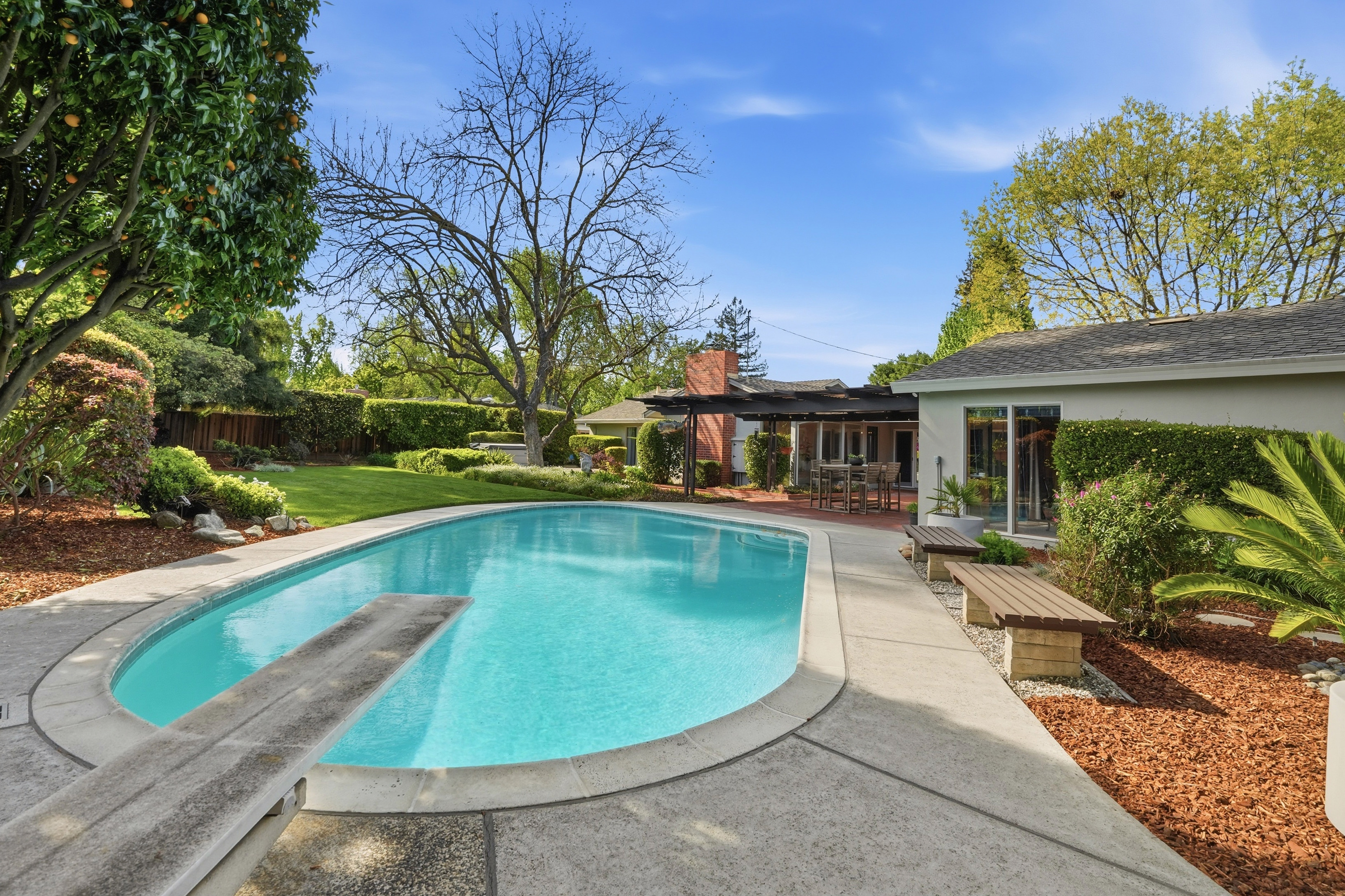  Single-Level Rancher in Coveted Neighborhood - 物件實景