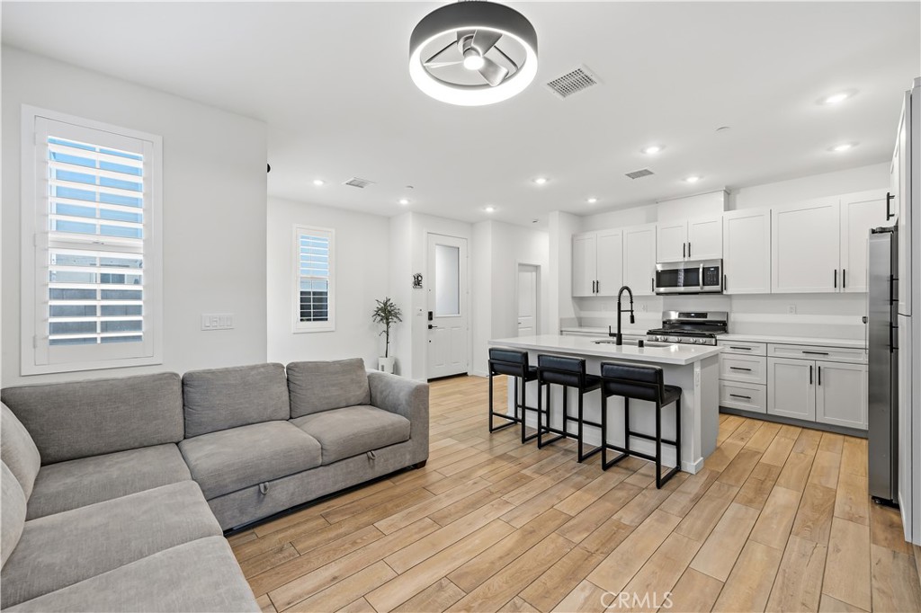 Fontana, California, 92336, United States, 3 Bedrooms Bedrooms, ,2 BathroomsBathrooms,Residential,For Sale,2037862