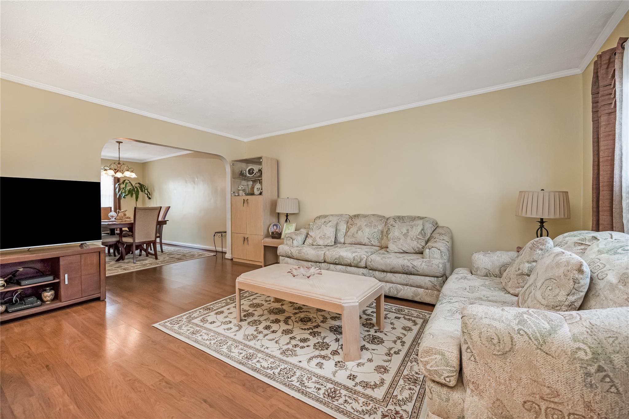 Cambria Heights, New York, 11429, United States, 3 Bedrooms Bedrooms, ,2 BathroomsBathrooms,Residential,For Sale,1877531