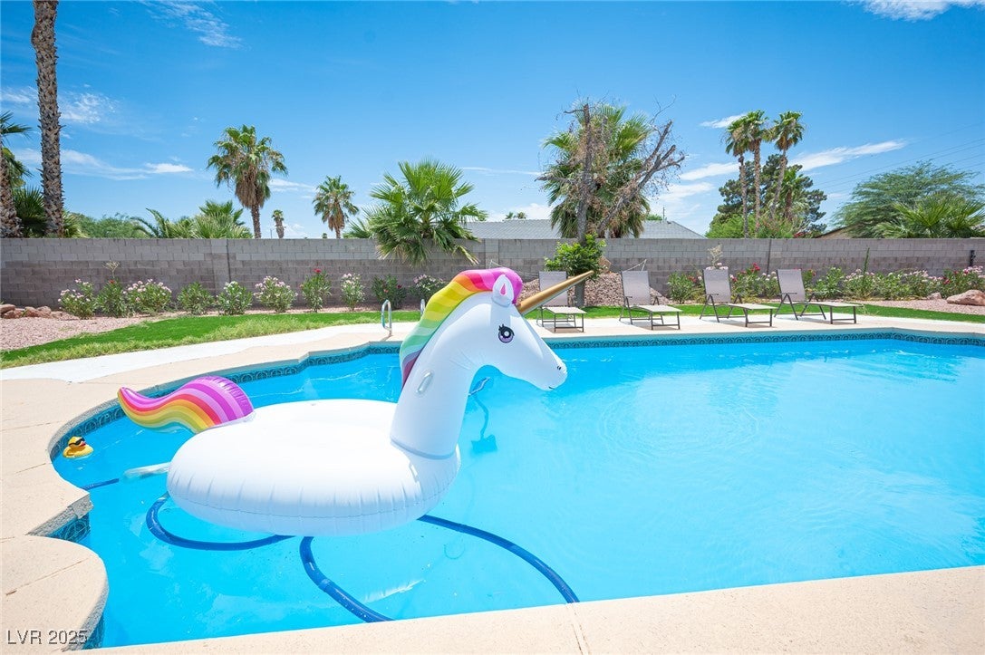 Las Vegas, Nevada, 89146, United States, 5 Bedrooms Bedrooms, ,1 BathroomBathrooms,Residential,For Sale,1881777