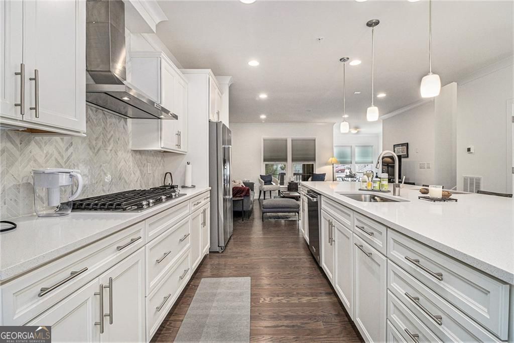 Atlanta, Georgia, 30324, United States, 4 Bedrooms Bedrooms, ,5 BathroomsBathrooms,Residential,For Sale,1909913