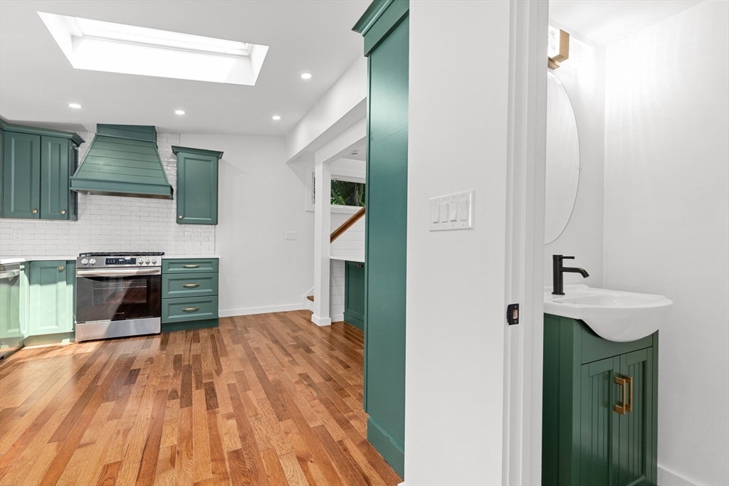 Plymouth, Massachusetts, 02360, United States, 4 Bedrooms Bedrooms, ,4 BathroomsBathrooms,Residential,For Sale,1981887