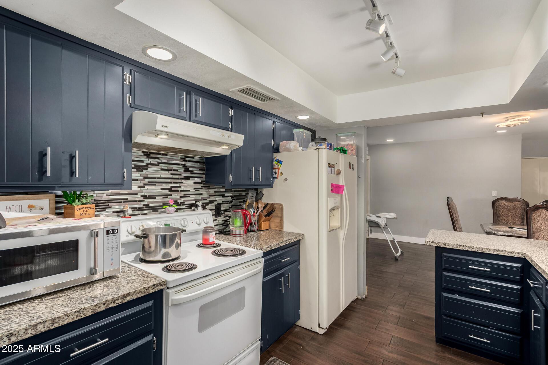 Phoenix, Arizona, 85051, United States, 5 Bedrooms Bedrooms, ,2 BathroomsBathrooms,Residential,For Sale,1987441