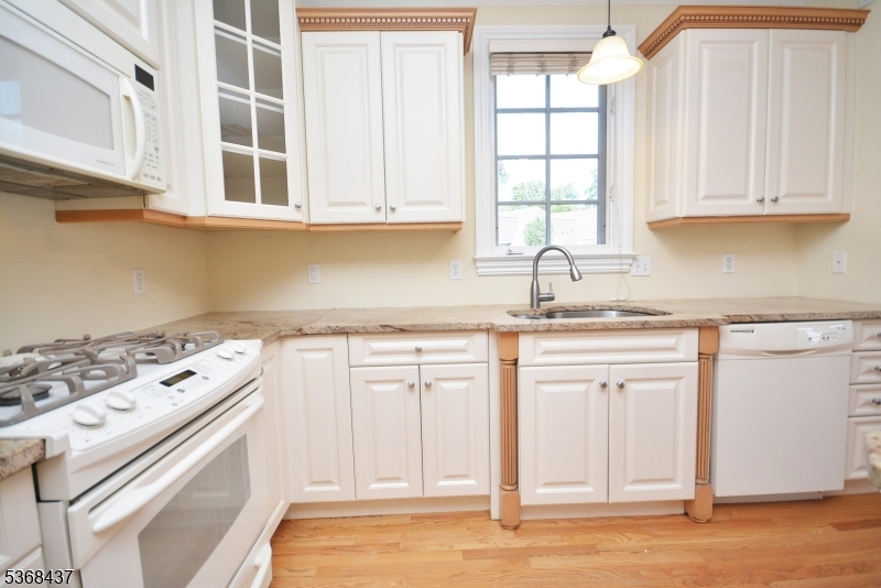 Watchung Boro, New Jersey, 07069, United States, 3 Bedrooms Bedrooms, ,3 BathroomsBathrooms,Residential,For Sale,1883486