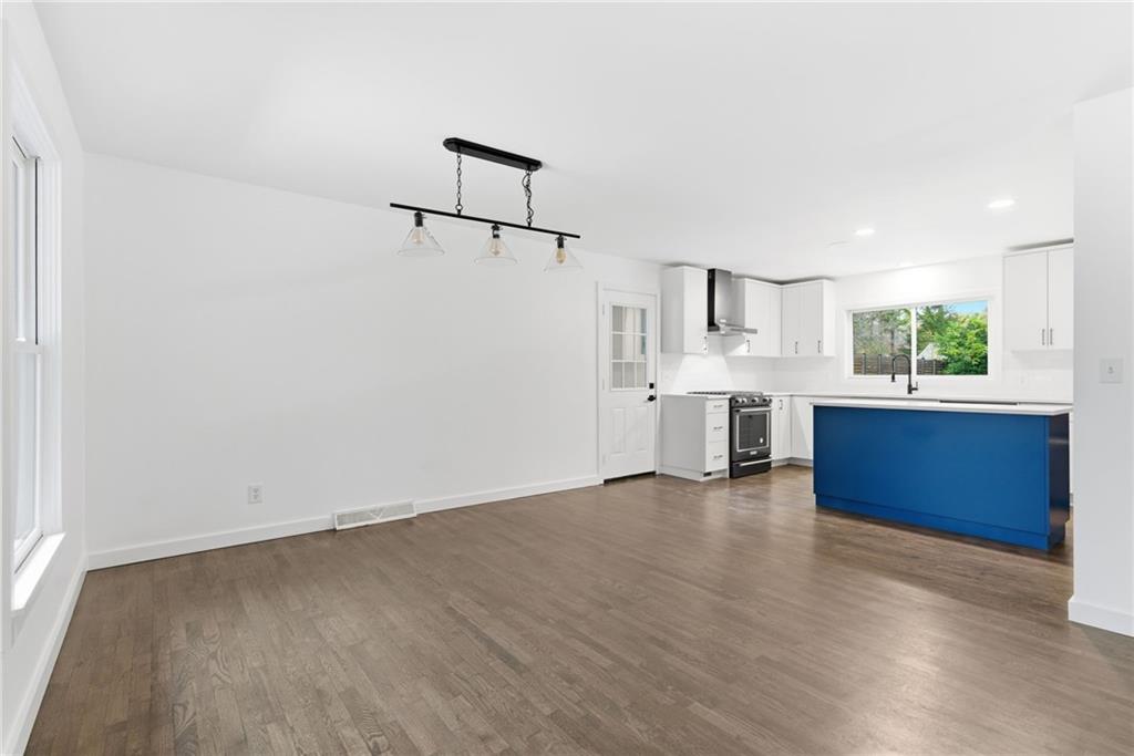 Marietta, Georgia, 30060, United States, 3 Bedrooms Bedrooms, ,2 BathroomsBathrooms,Residential,For Sale,1988888